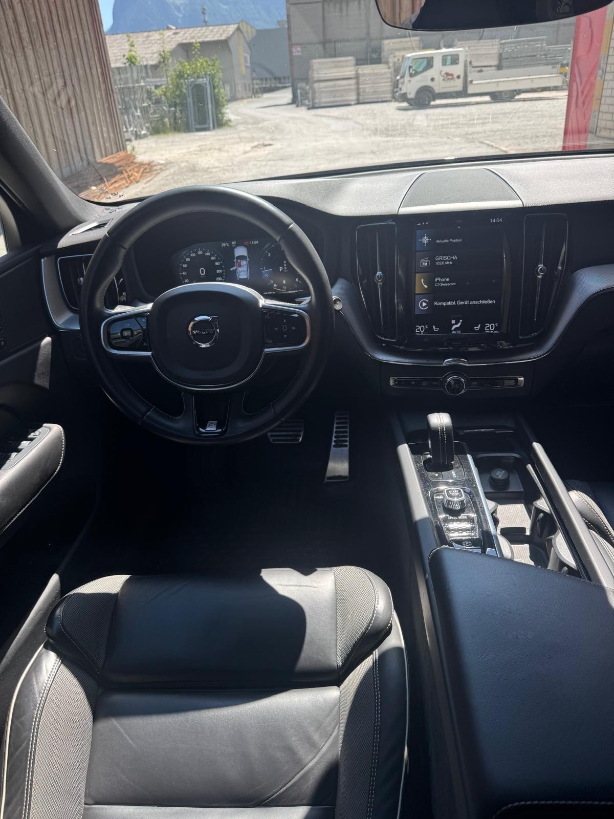 VOLVO XC60 D5 AWD R-Design Geartronic-image-7