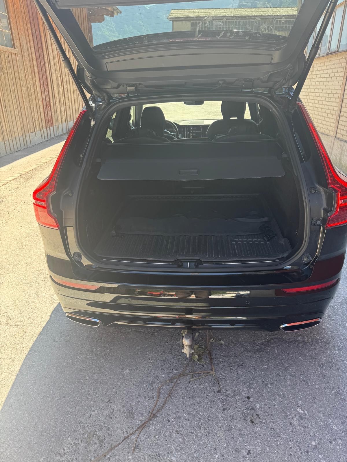 VOLVO XC60 D5 AWD R-Design Geartronic-image-6