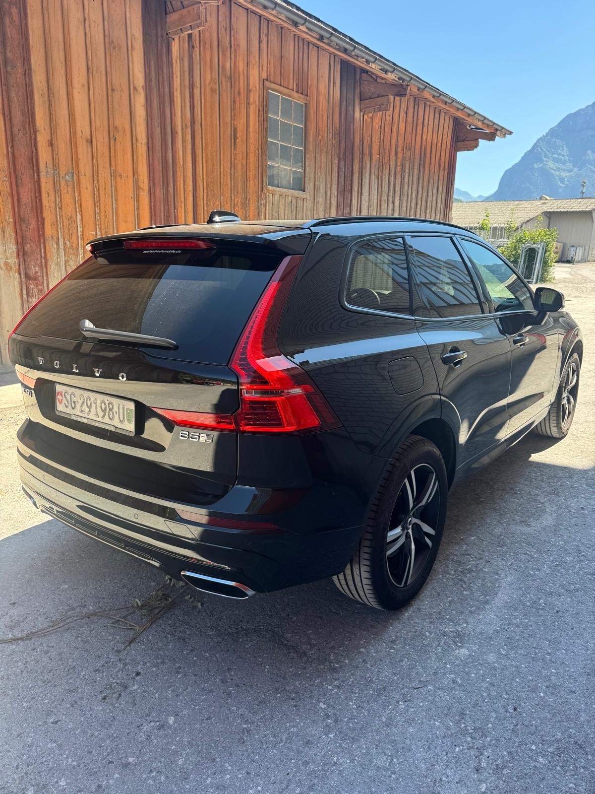 VOLVO XC60 D5 AWD R-Design Geartronic-image-3
