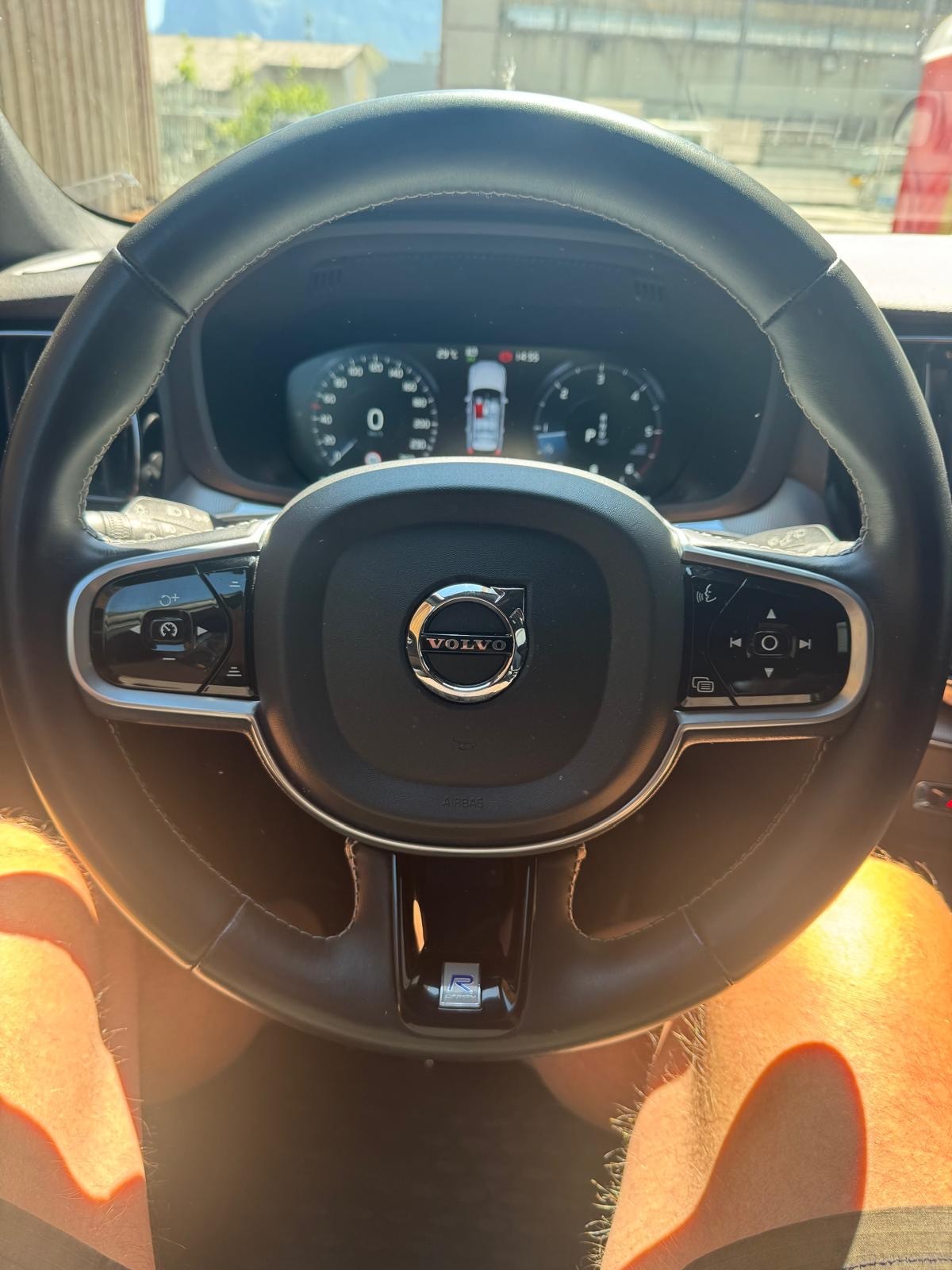 VOLVO XC60 D5 AWD R-Design Geartronic-image-8