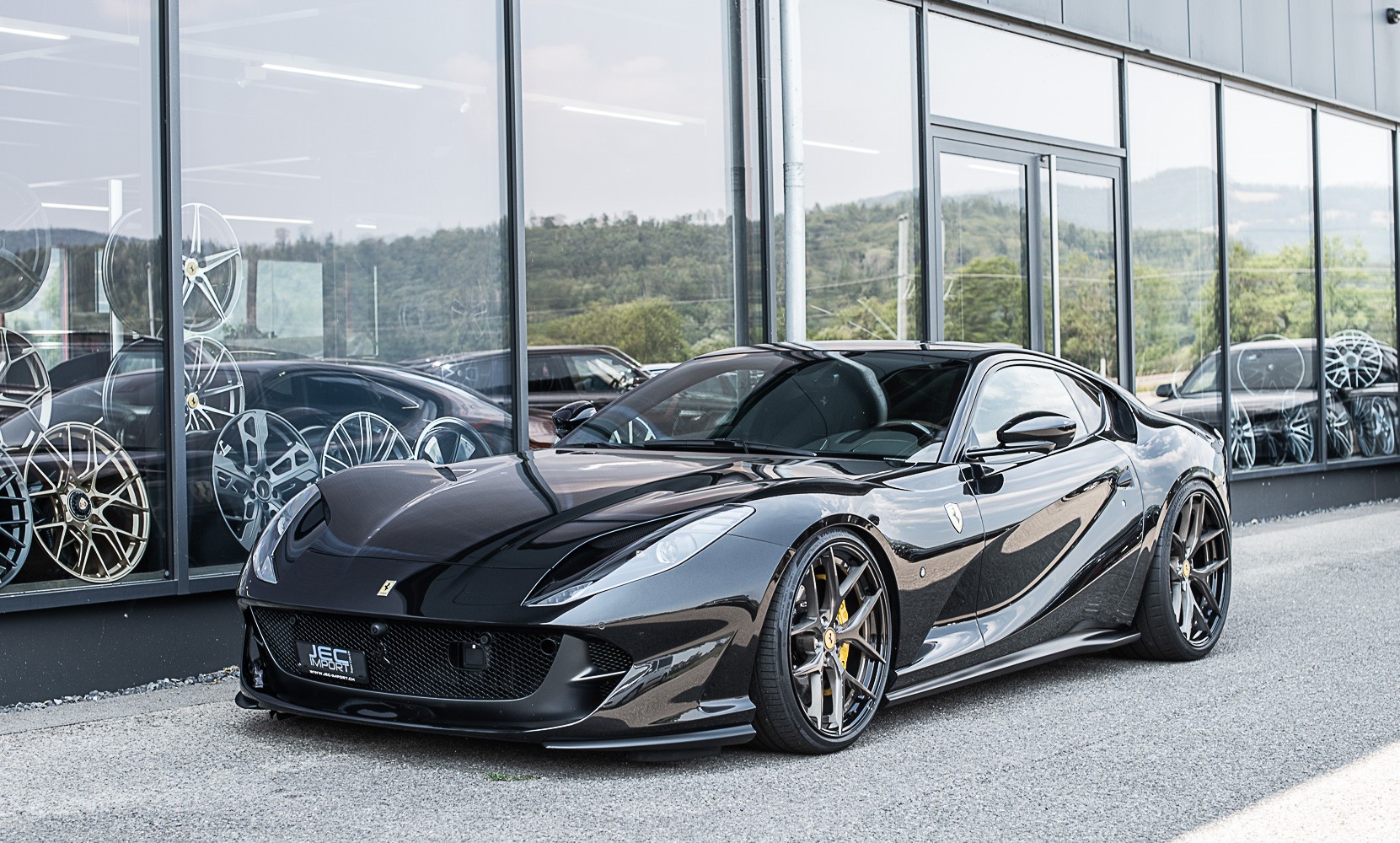 FERRARI 812 Superfast-image-1
