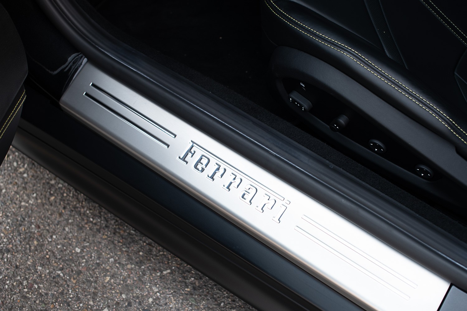FERRARI 812 Superfast-image-8