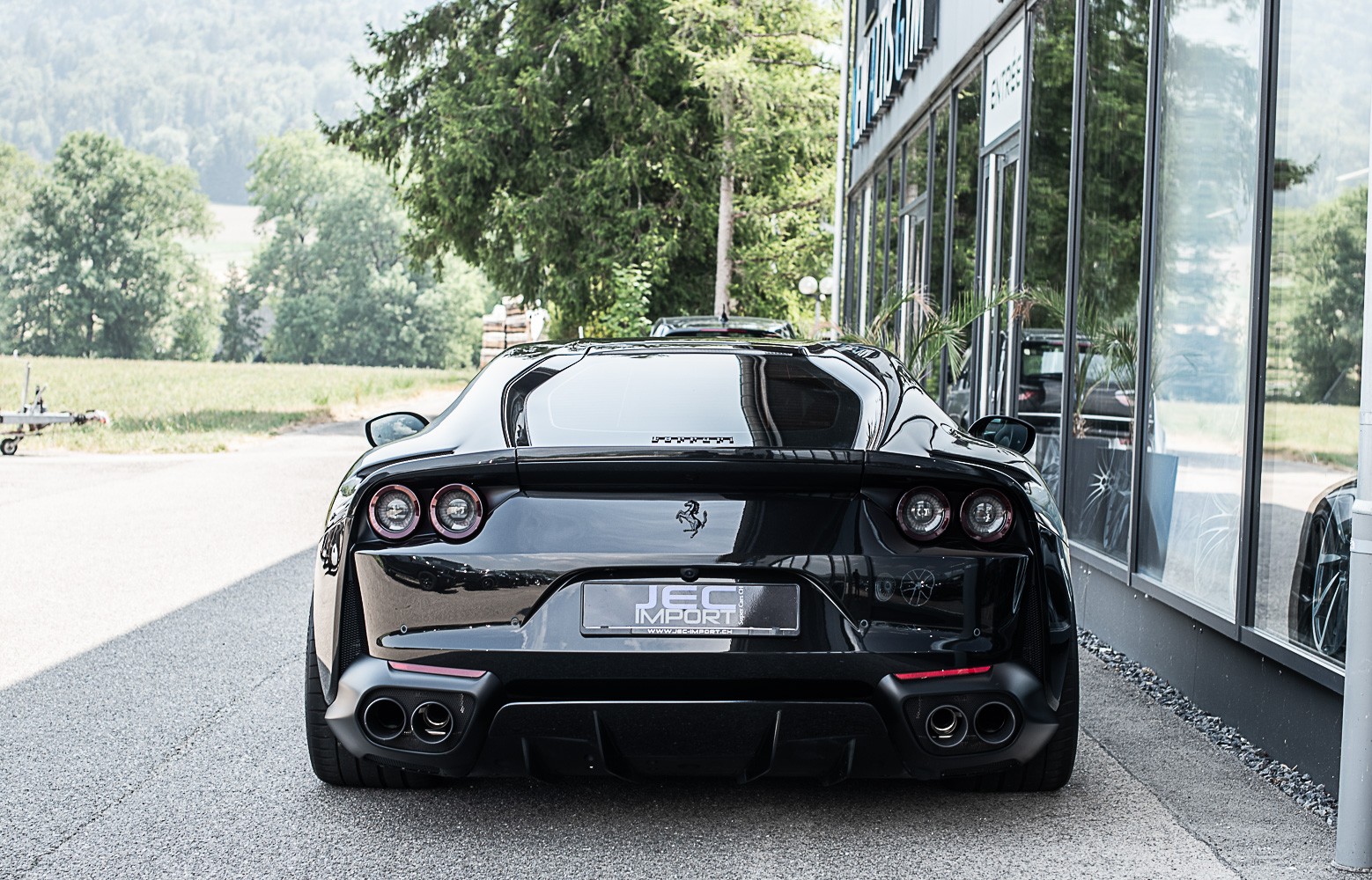 FERRARI 812 Superfast-image-4