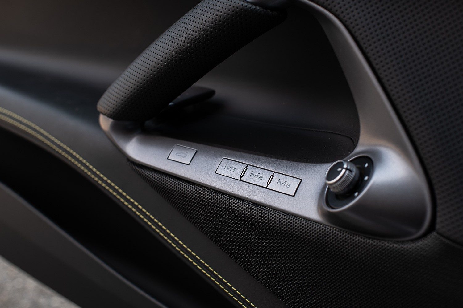 FERRARI 812 Superfast-image-9