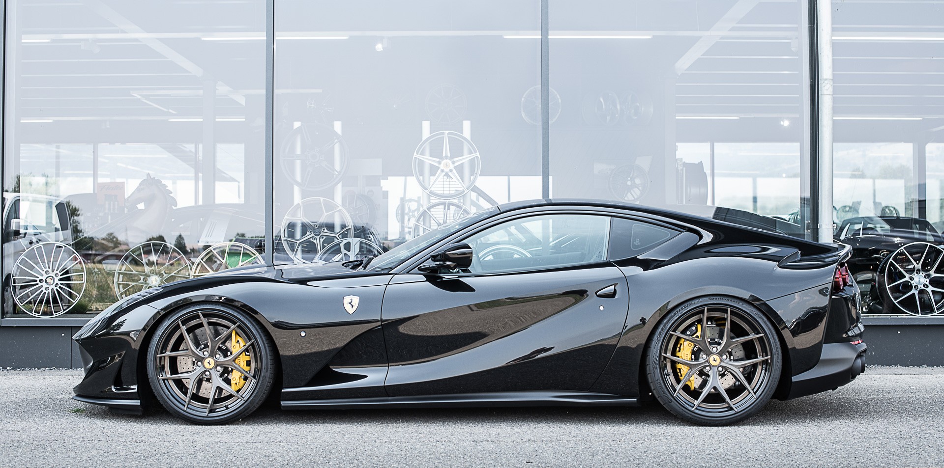FERRARI 812 Superfast-image-0