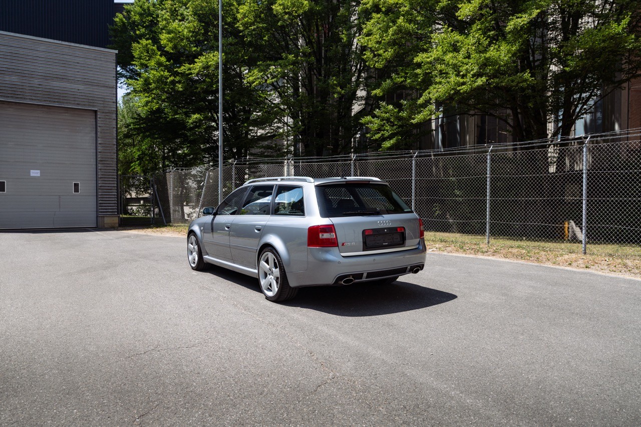 AUDI RS6 Avant quattro tiptronic-image-3