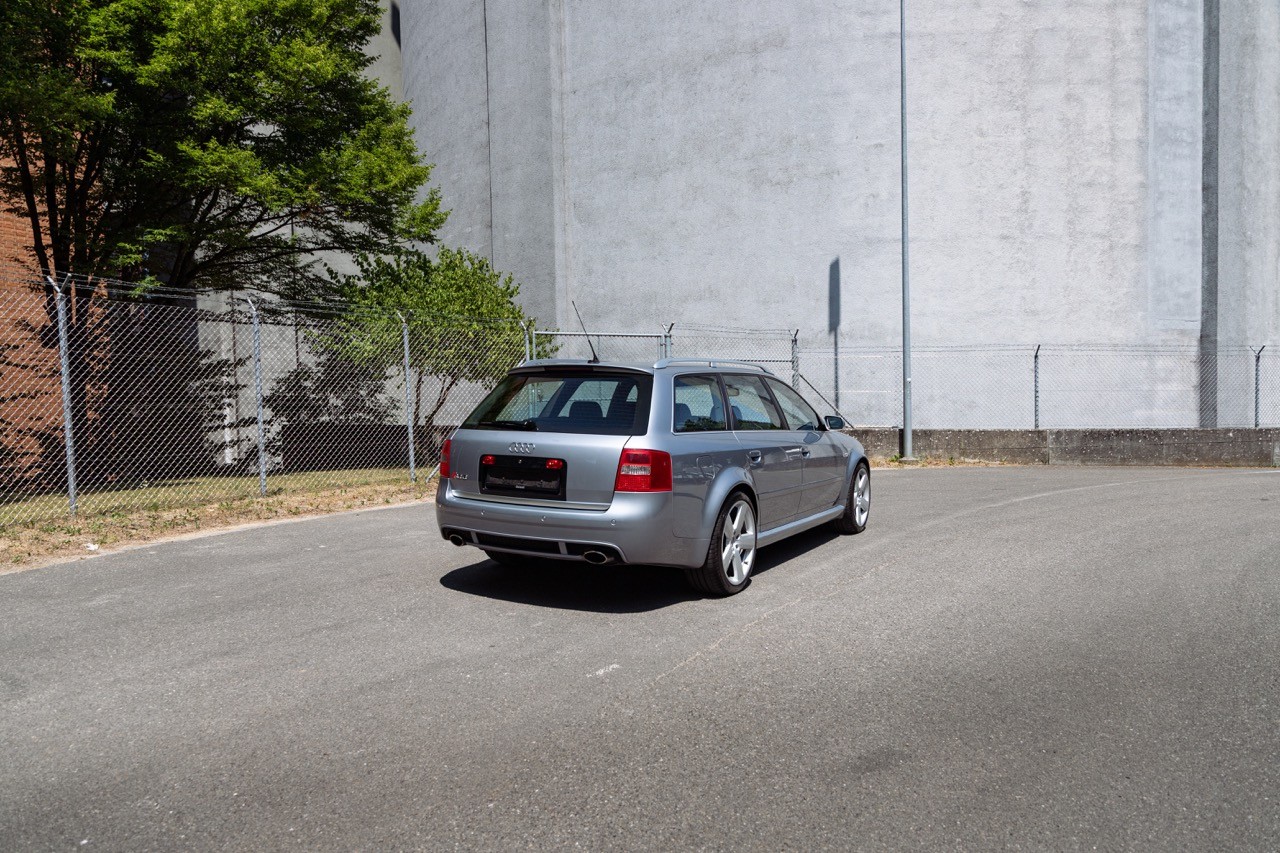 AUDI RS6 Avant quattro tiptronic-image-5