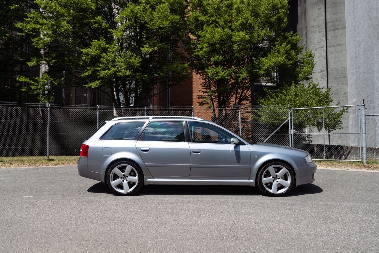 AUDI RS6 Avant quattro tiptronic-image-6