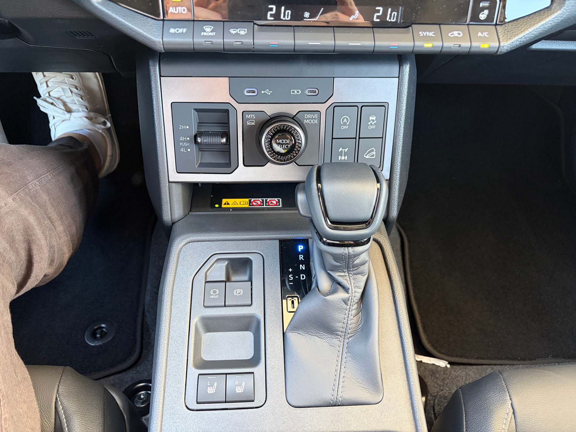 TOYOTA Hilux 2.8d MHEV Style Double Cab 4x4-image-11