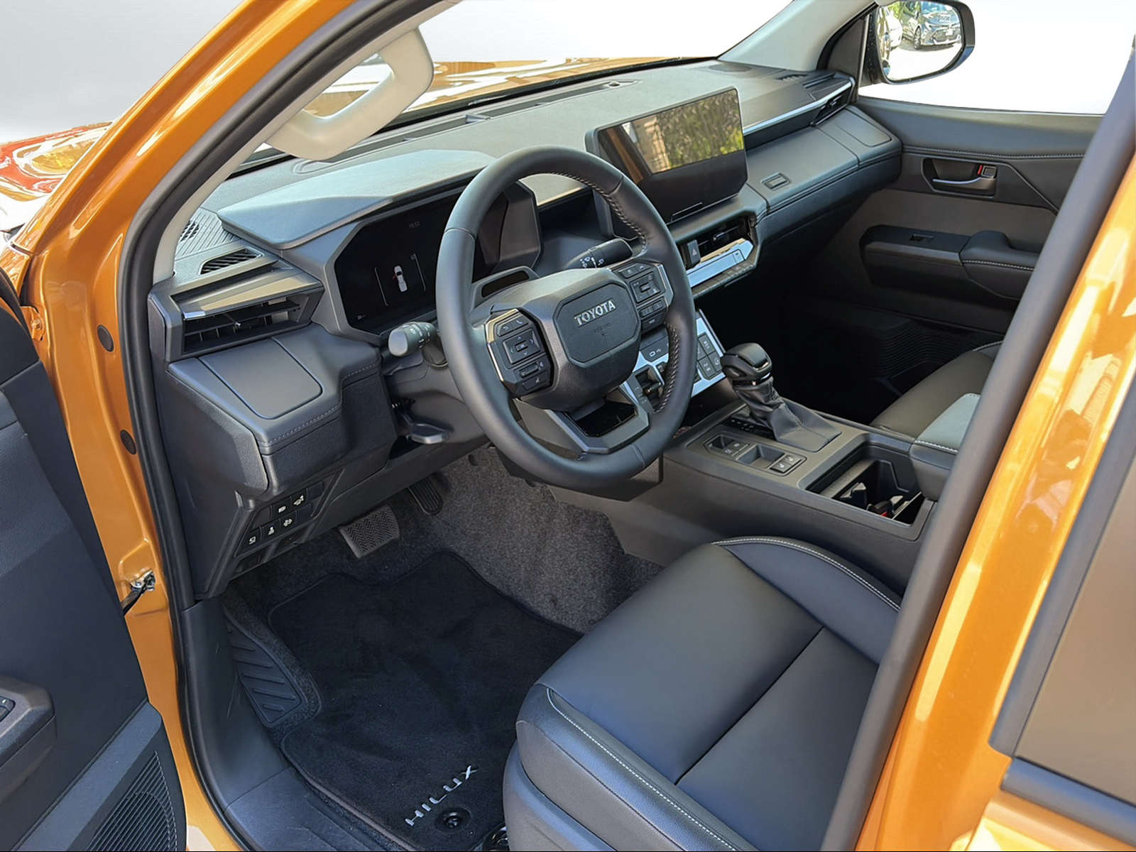 TOYOTA Hilux 2.8d MHEV Style Double Cab 4x4-image-12