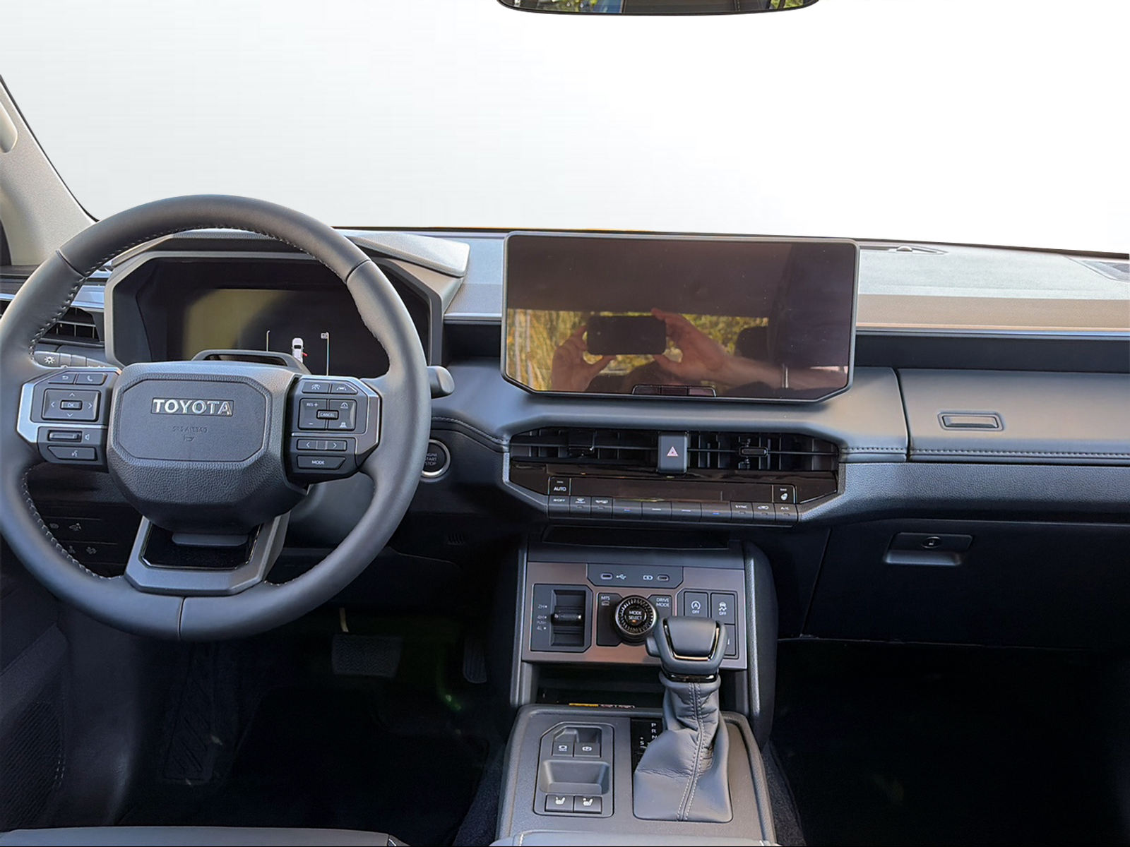 TOYOTA Hilux 2.8d MHEV Style Double Cab 4x4-image-8