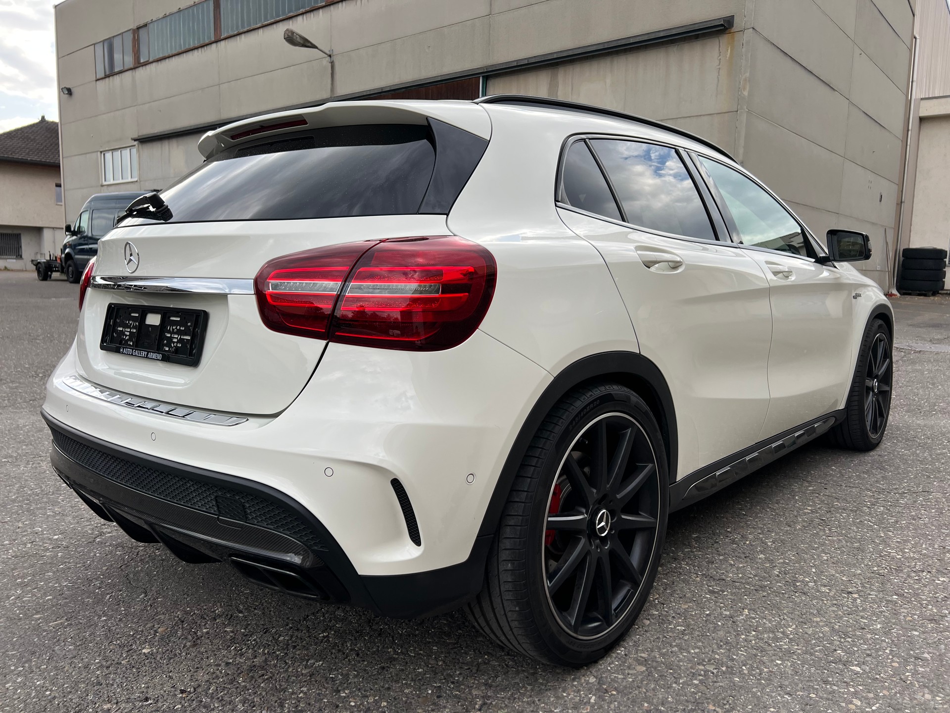 MERCEDES-BENZ GLA 45 AMG 4m-image-2