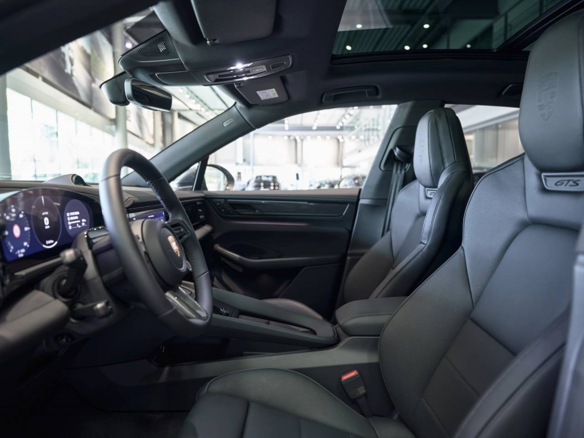 PORSCHE Macan GTS-showroom-element-3