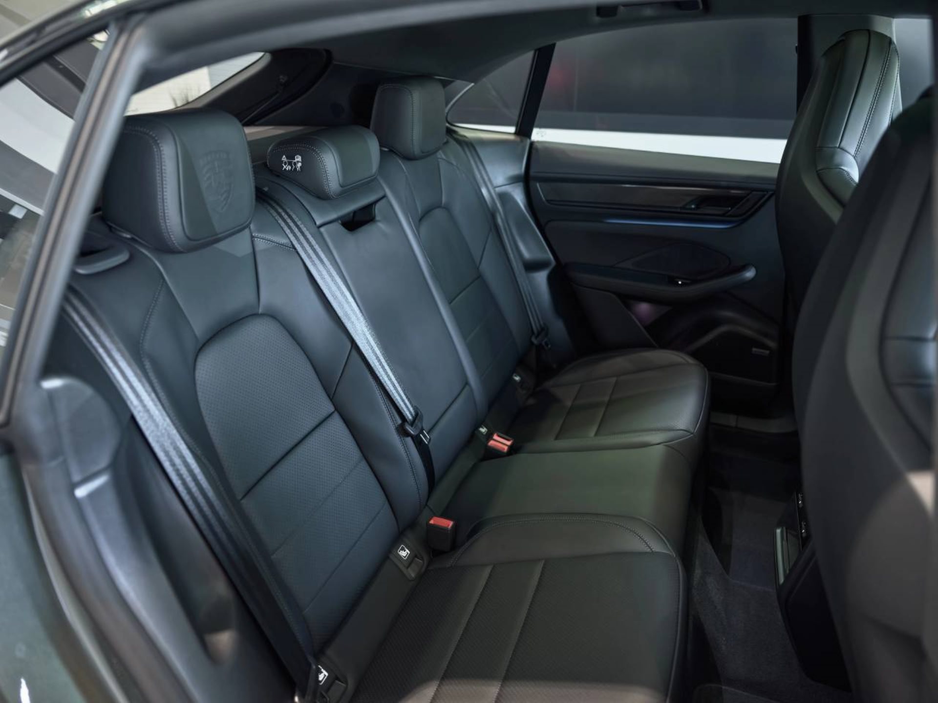 PORSCHE Macan GTS-image-18