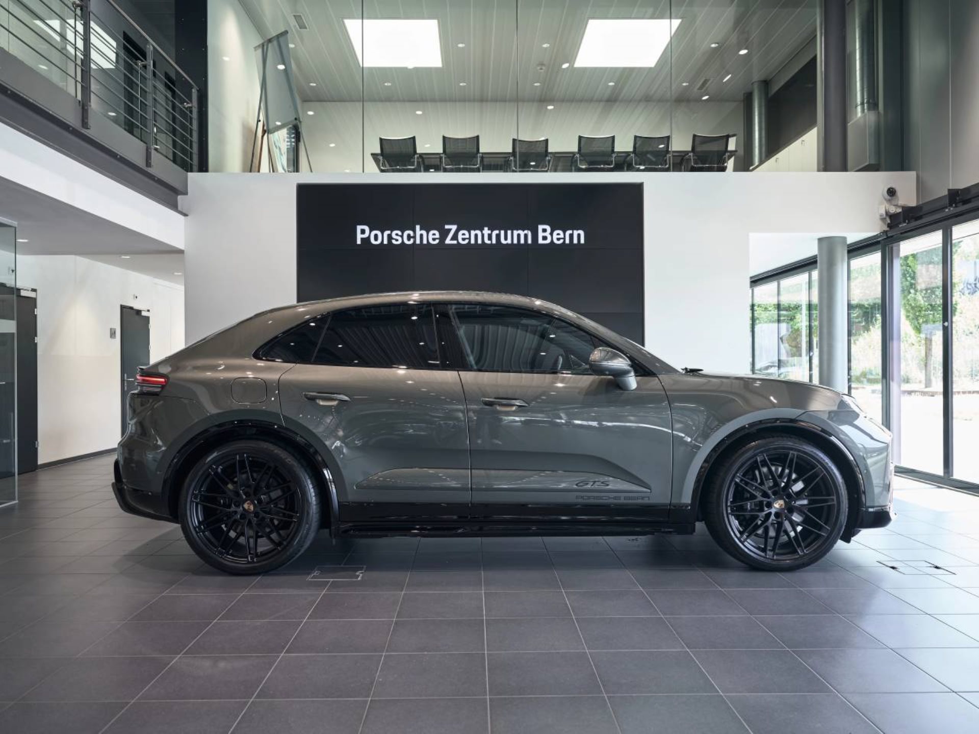 PORSCHE Macan GTS-showroom-element-1