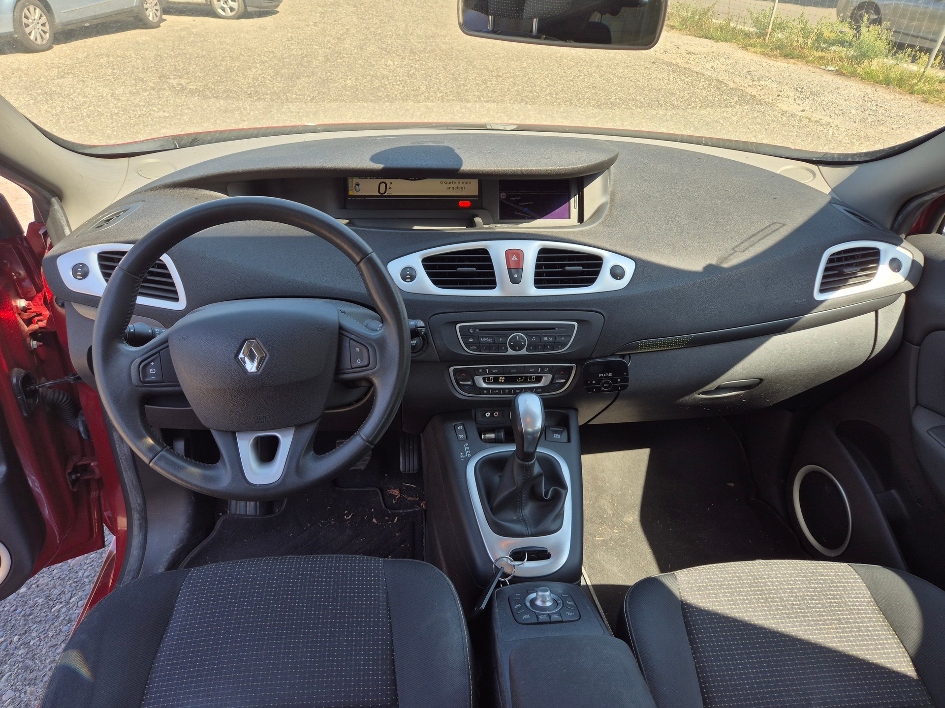 RENAULT Scénic 2.0 16V Dynamique X-Tronic CVT-image-9