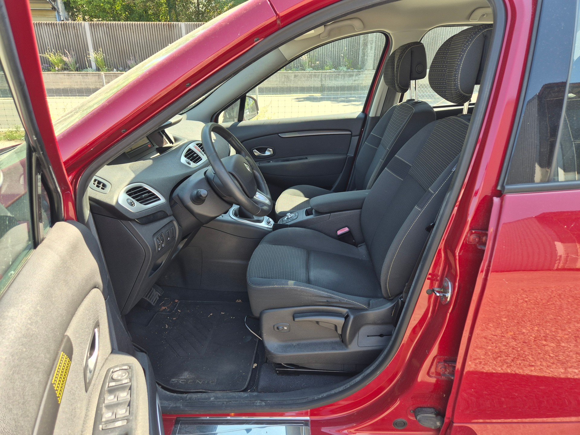 RENAULT Scénic 2.0 16V Dynamique X-Tronic CVT-image-7