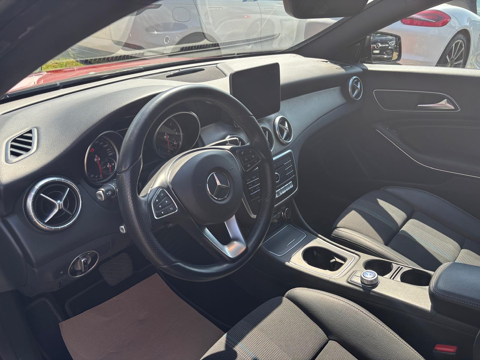 MERCEDES-BENZ CLA 200 CDI Night Star 7G-DCT-image-5