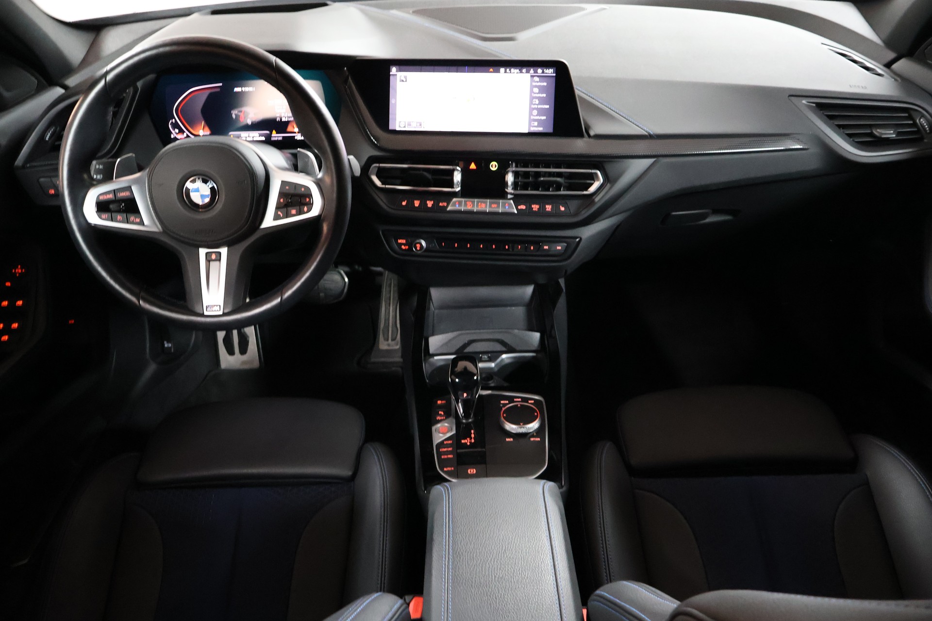 BMW M135i xDrive Steptronic-image-12