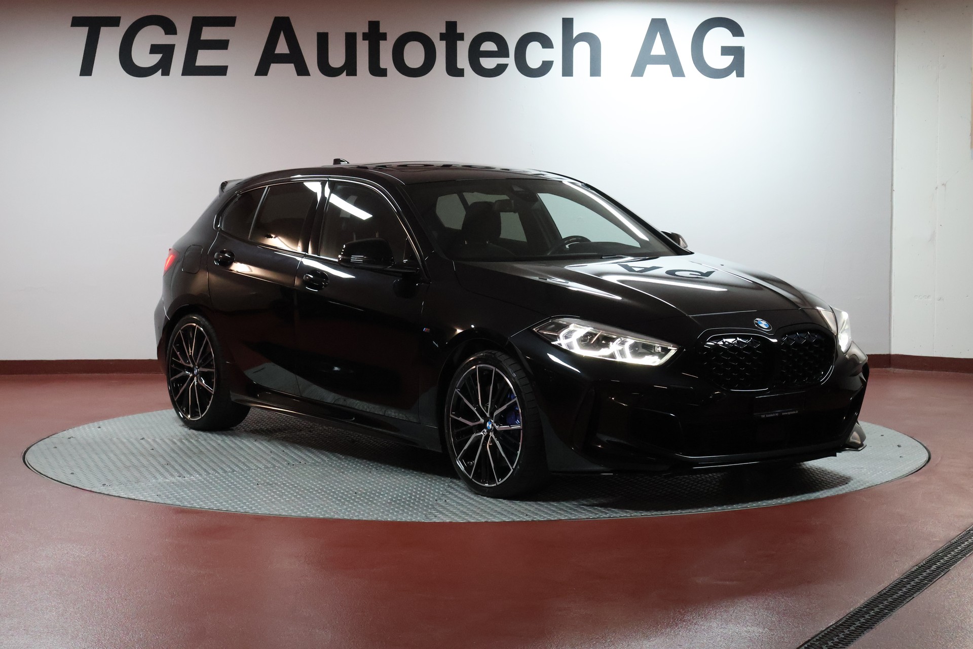BMW M135i xDrive Steptronic-image-1