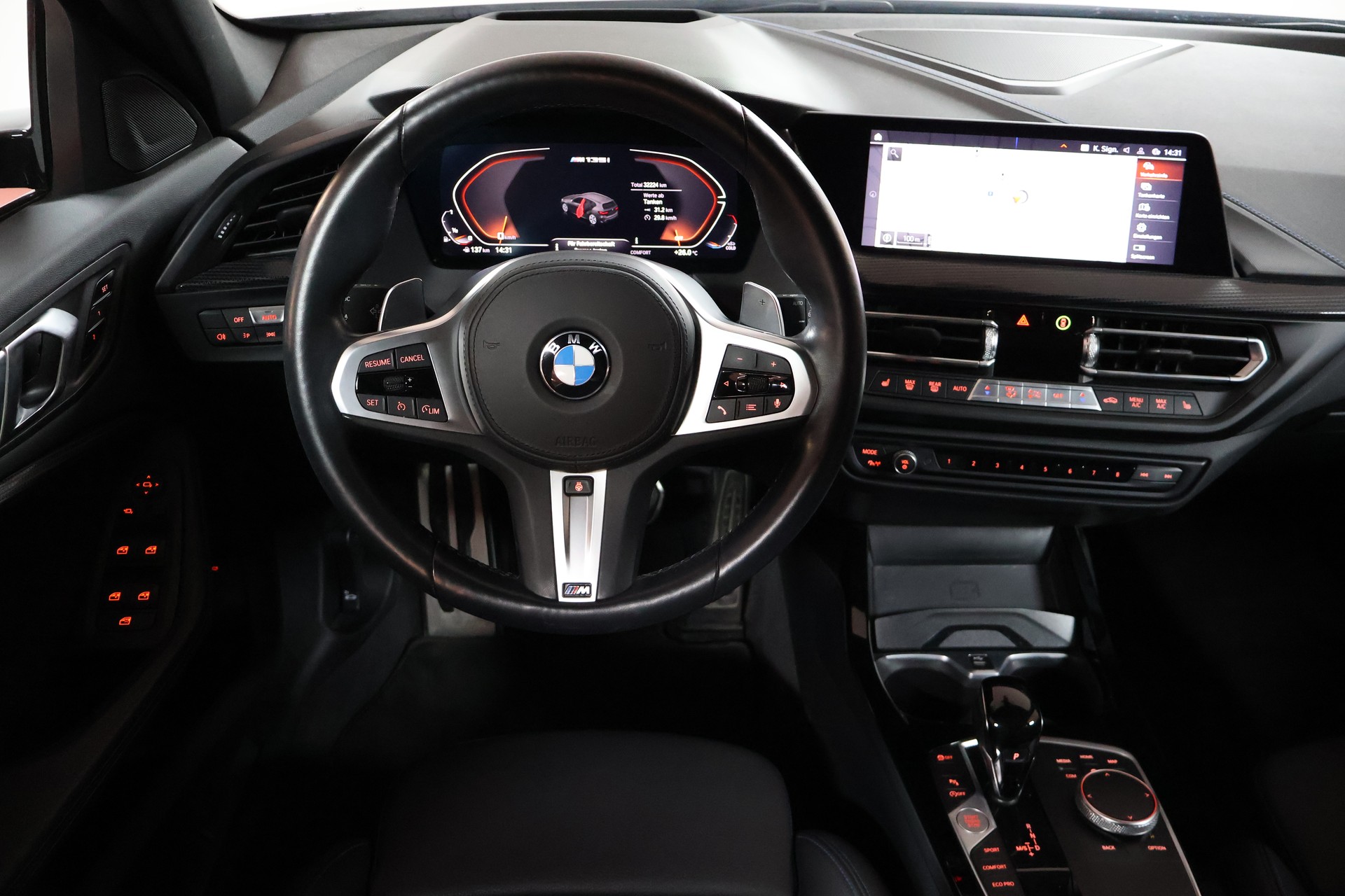 BMW M135i xDrive Steptronic-image-11