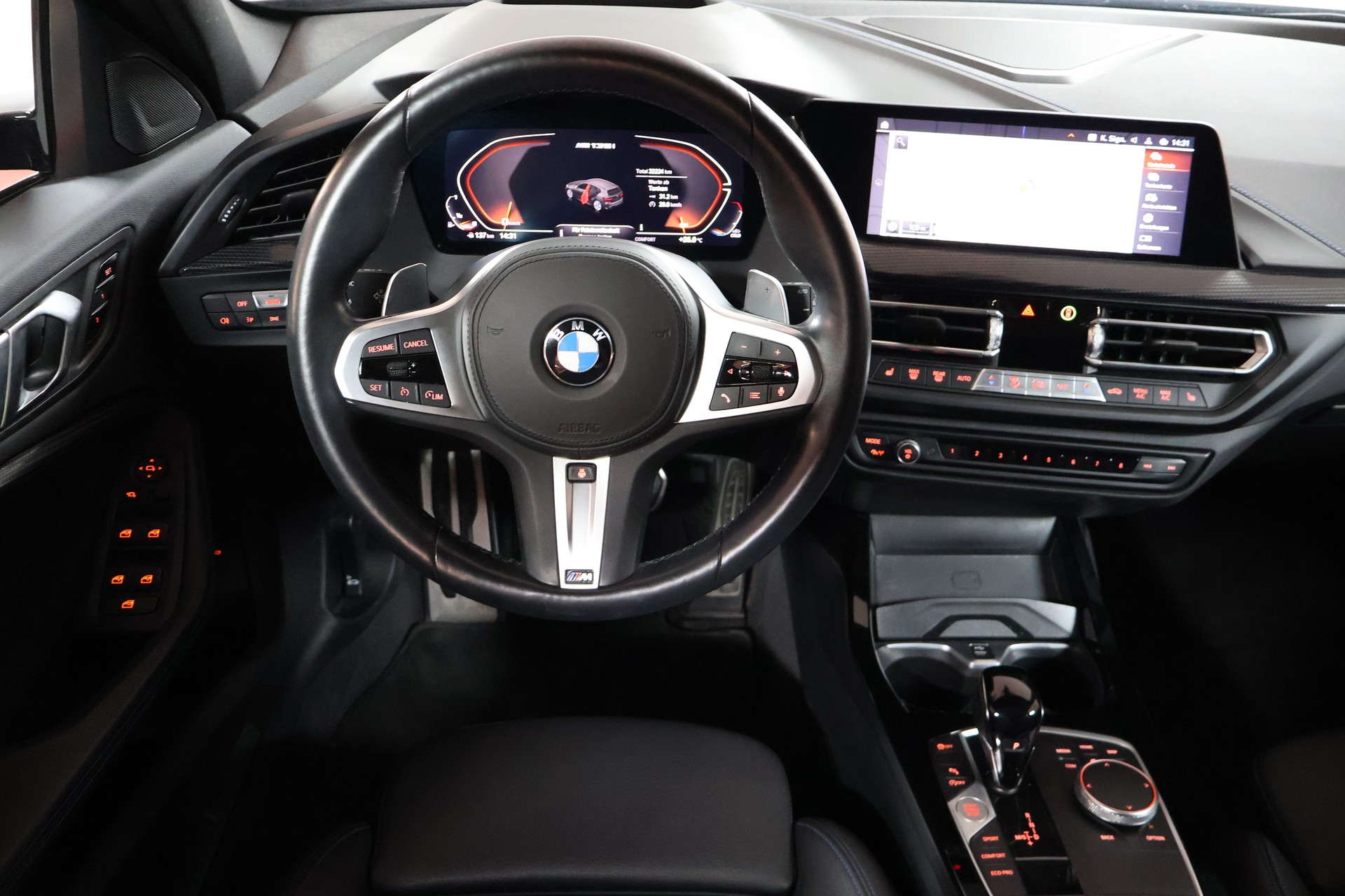 BMW M135i xDrive Steptronic-image-10