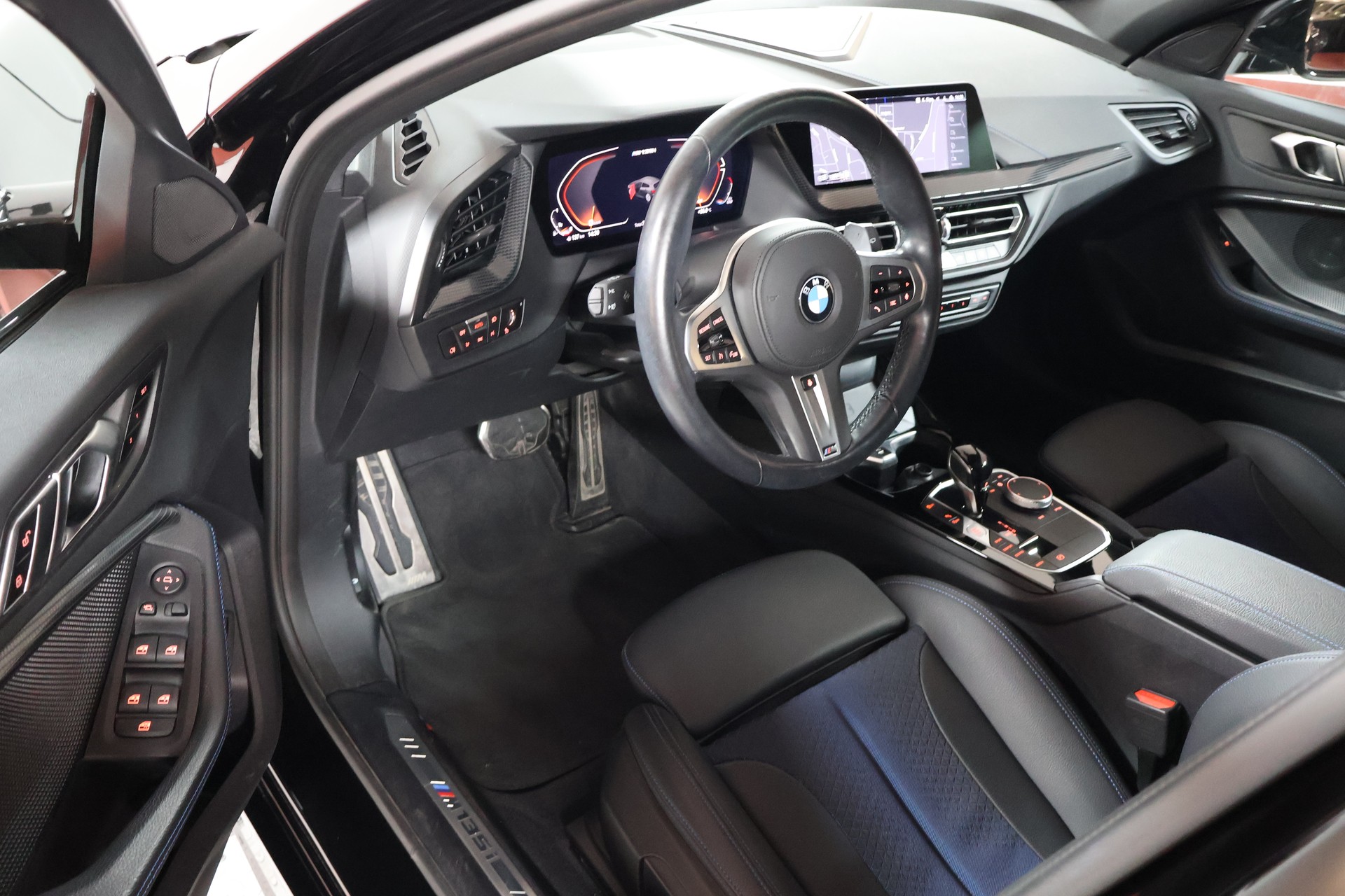 BMW M135i xDrive Steptronic-image-9