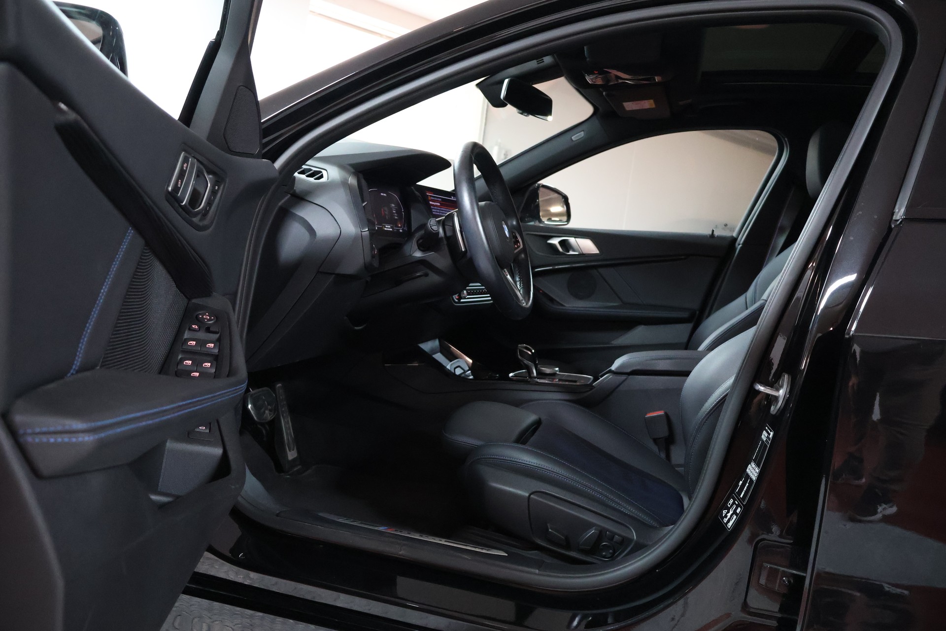 BMW M135i xDrive Steptronic-image-8