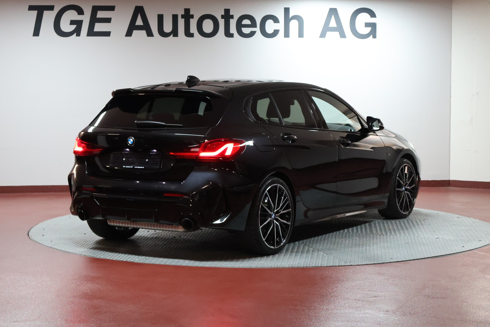 BMW M135i xDrive Steptronic-image-20
