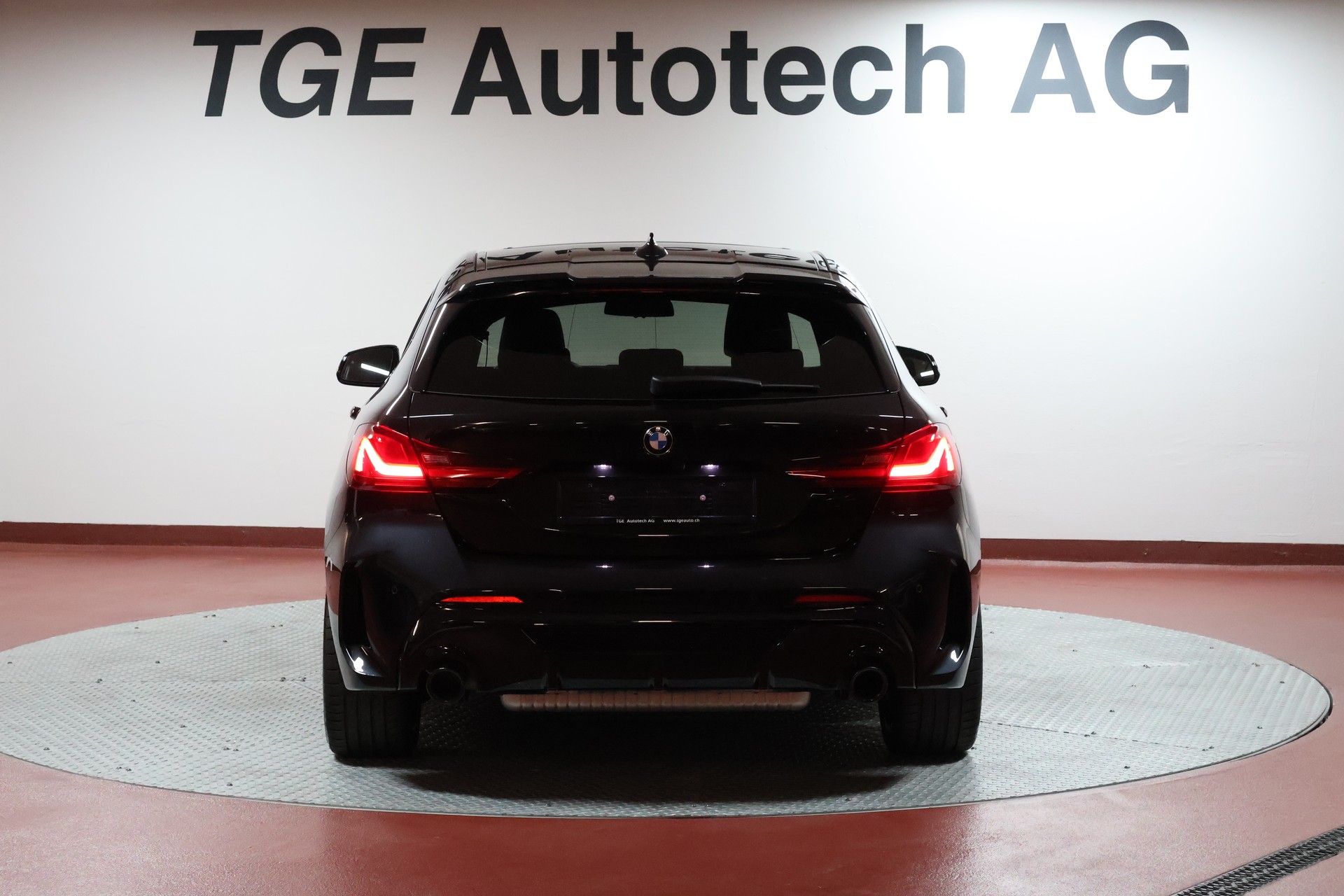 BMW M135i xDrive Steptronic-image-21