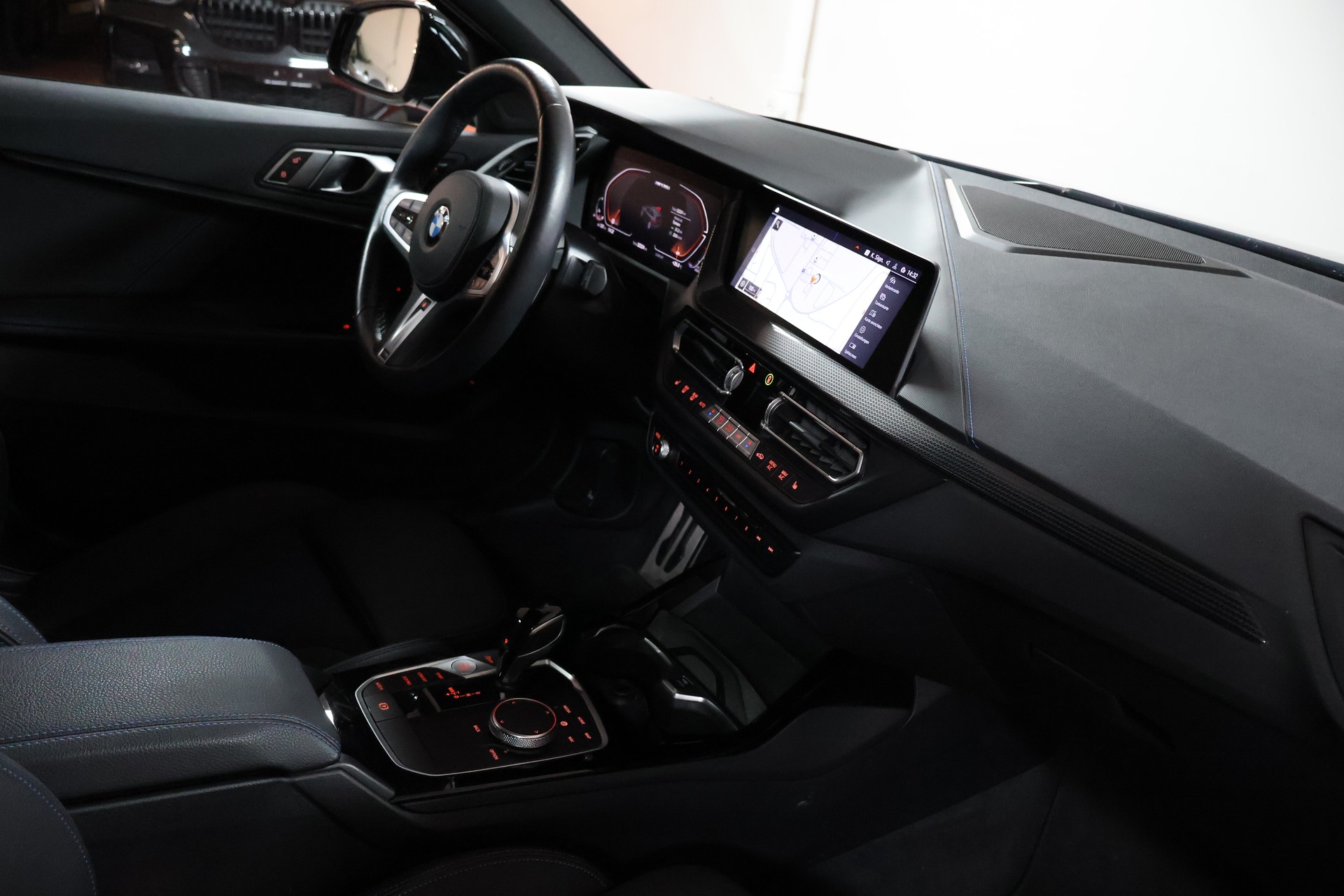 BMW M135i xDrive Steptronic-image-13