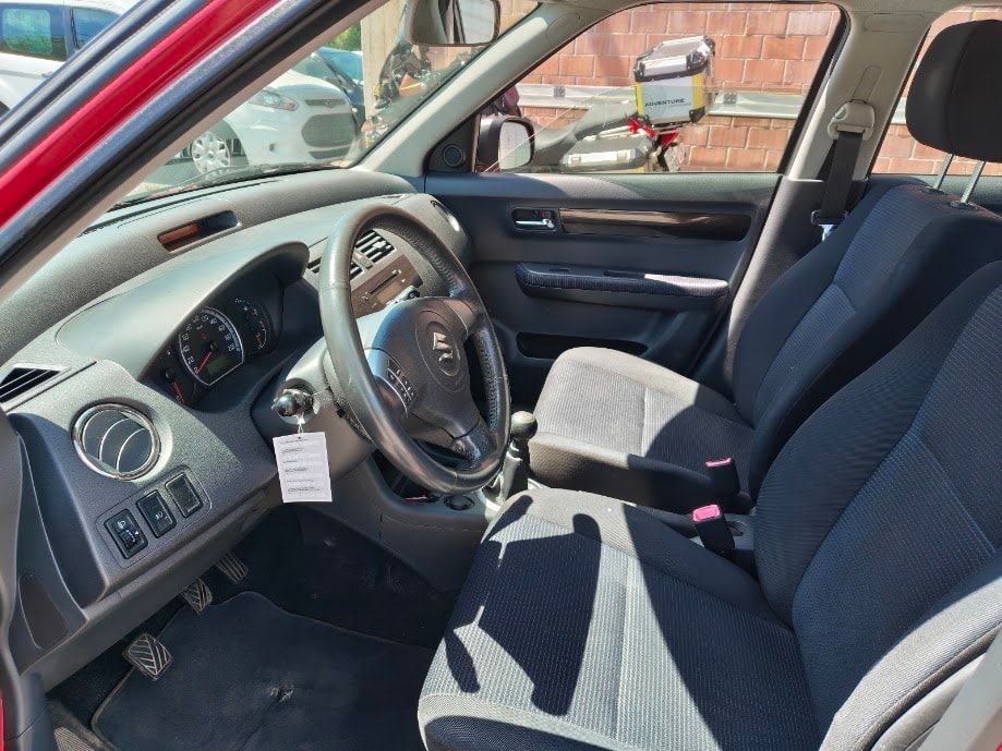 SUZUKI Swift 1.3i 16V GL 4x4-image-1