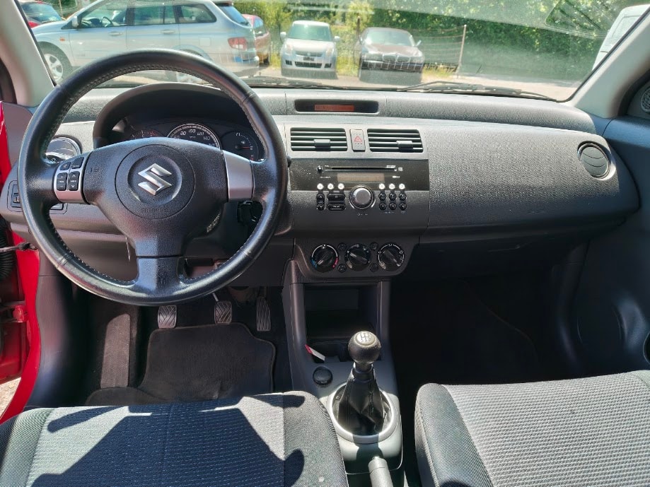 SUZUKI Swift 1.3i 16V GL 4x4-image-3