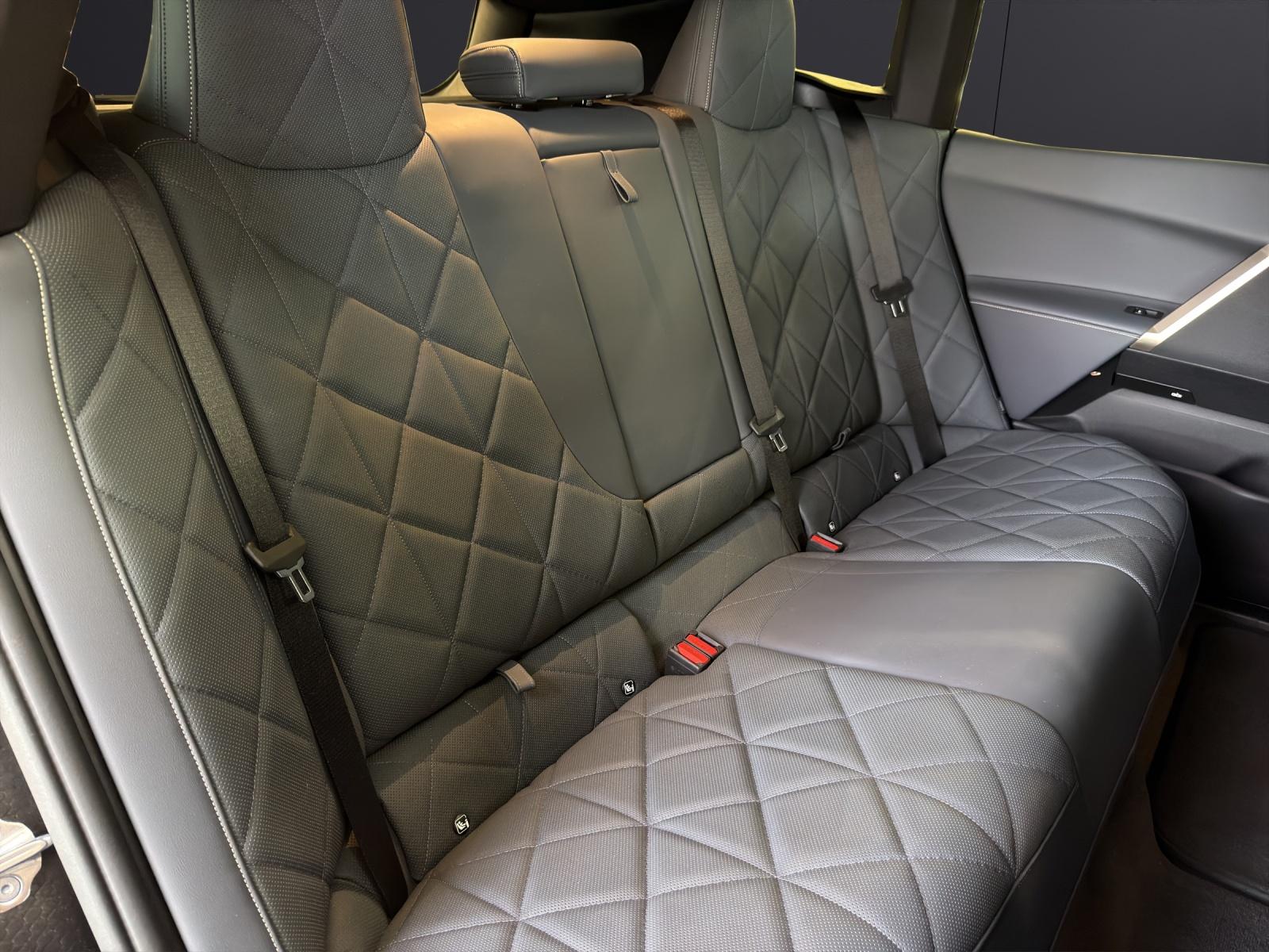 BMW iX xDrive40-image-13