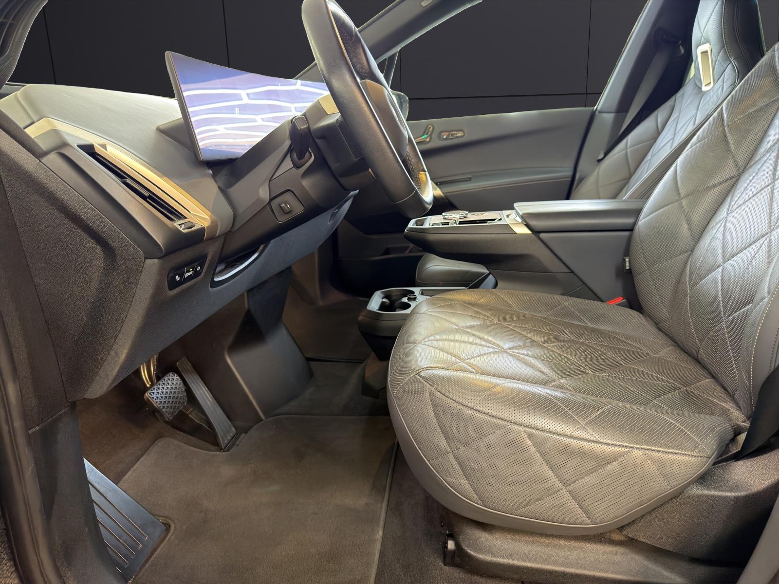 BMW iX xDrive40-image-10