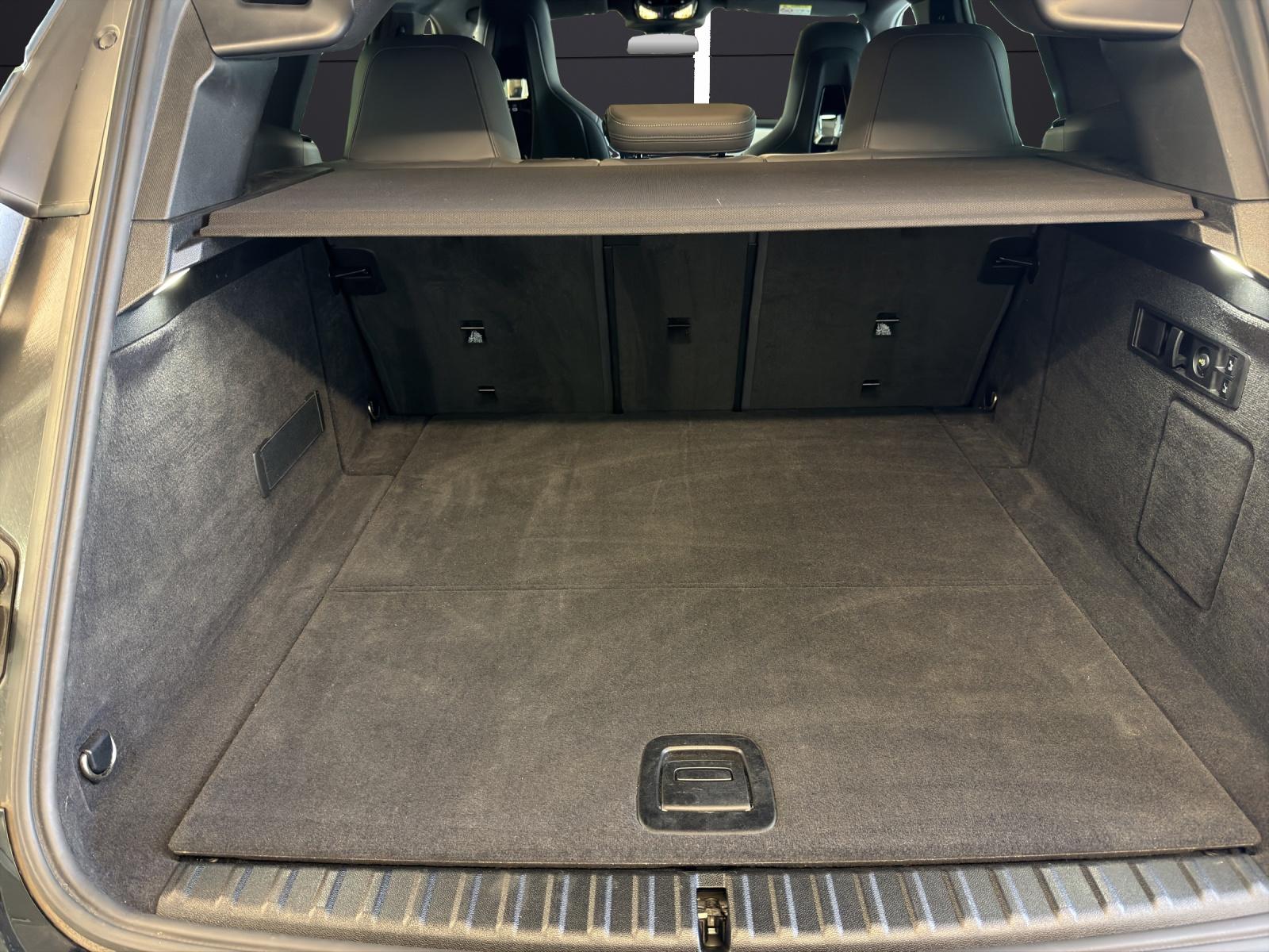 BMW iX xDrive40-image-12
