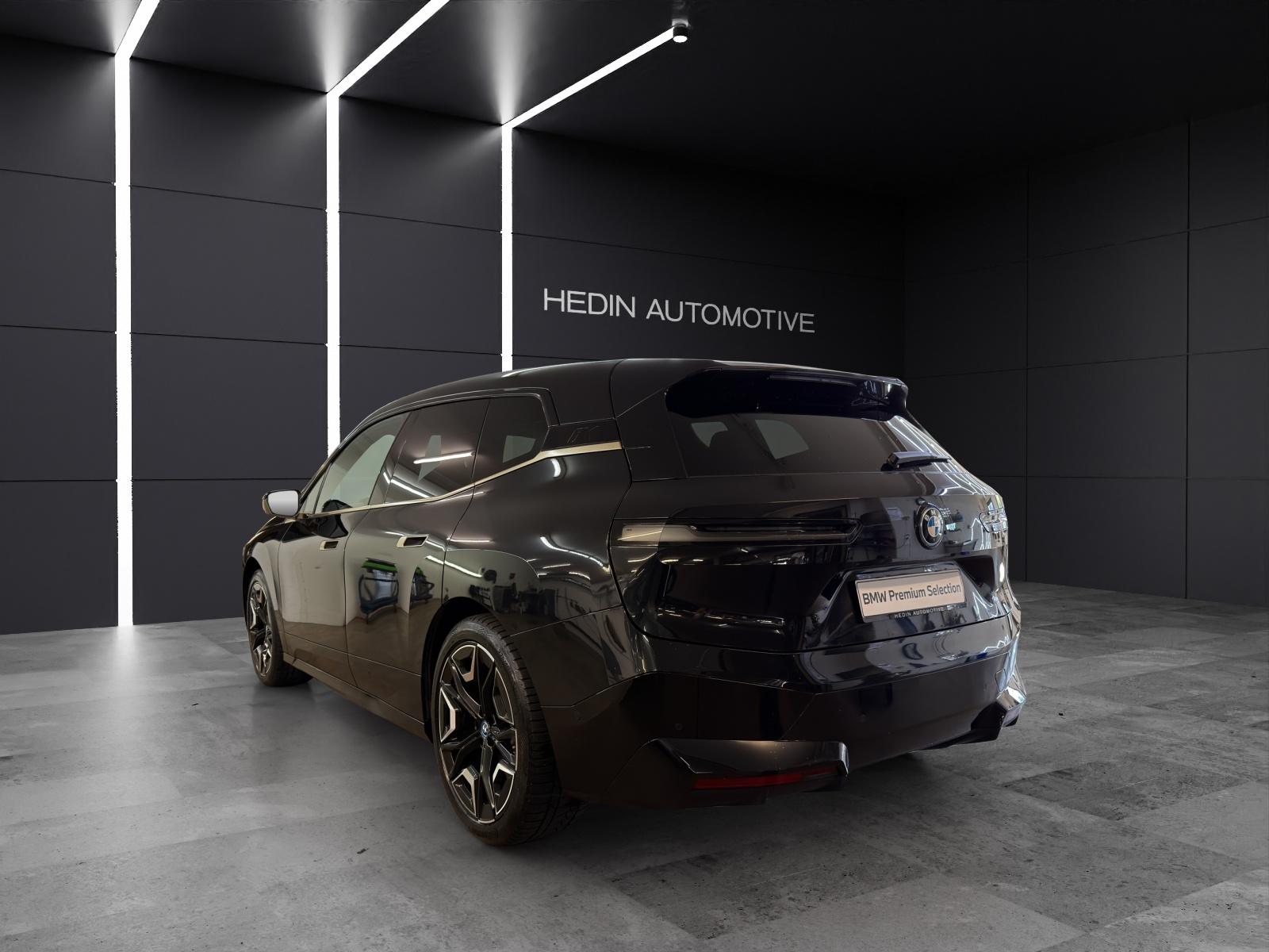 BMW iX xDrive40-image-2