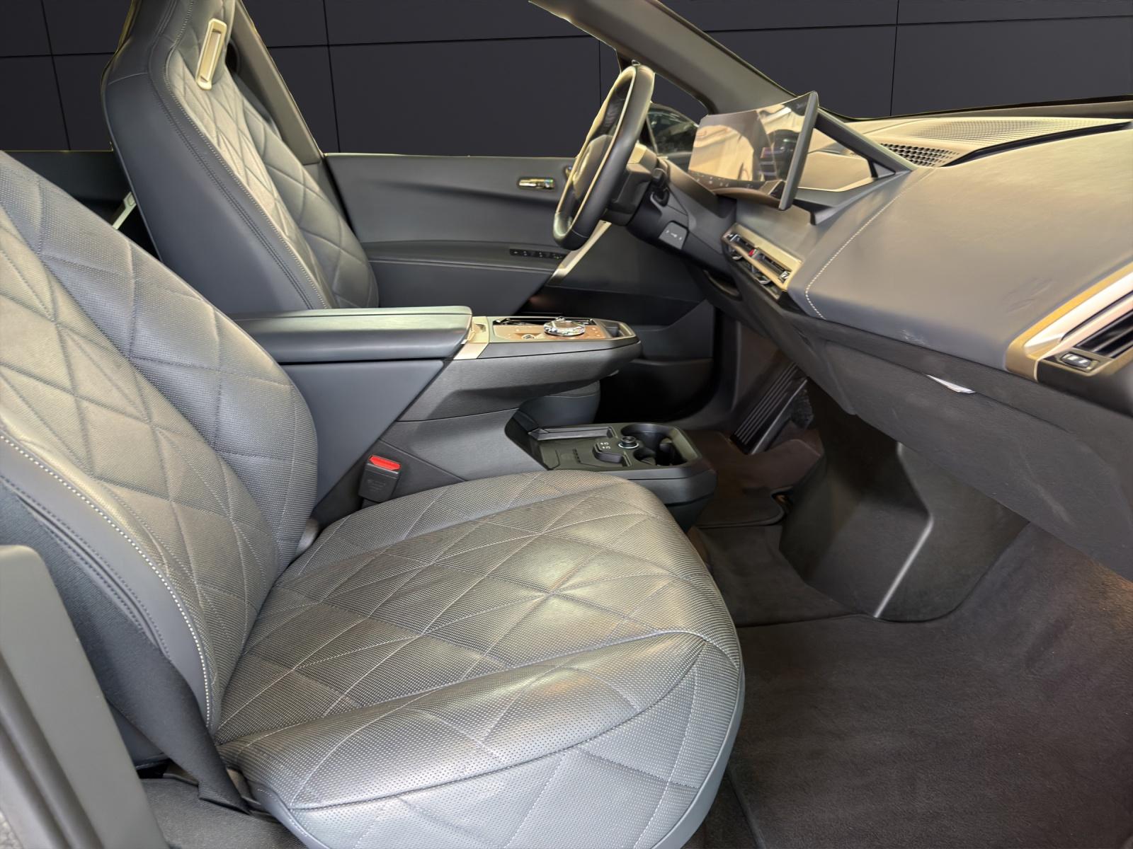 BMW iX xDrive40-image-14