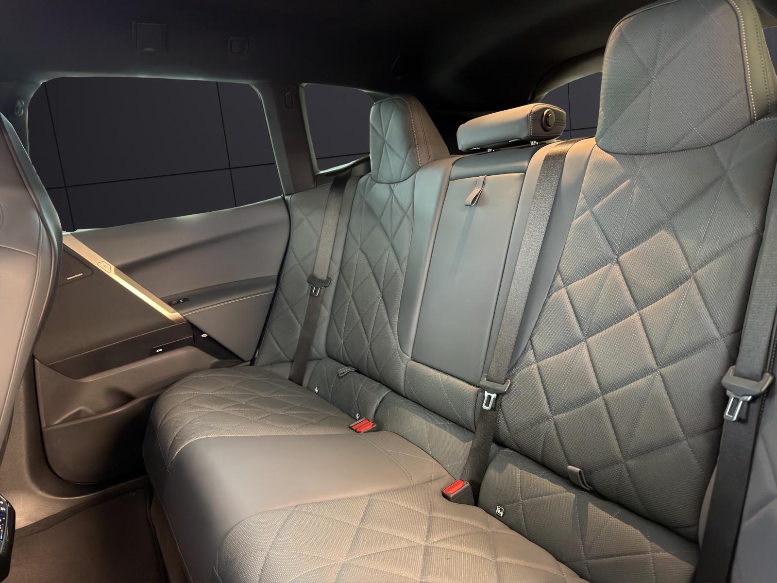 BMW iX xDrive40-image-11
