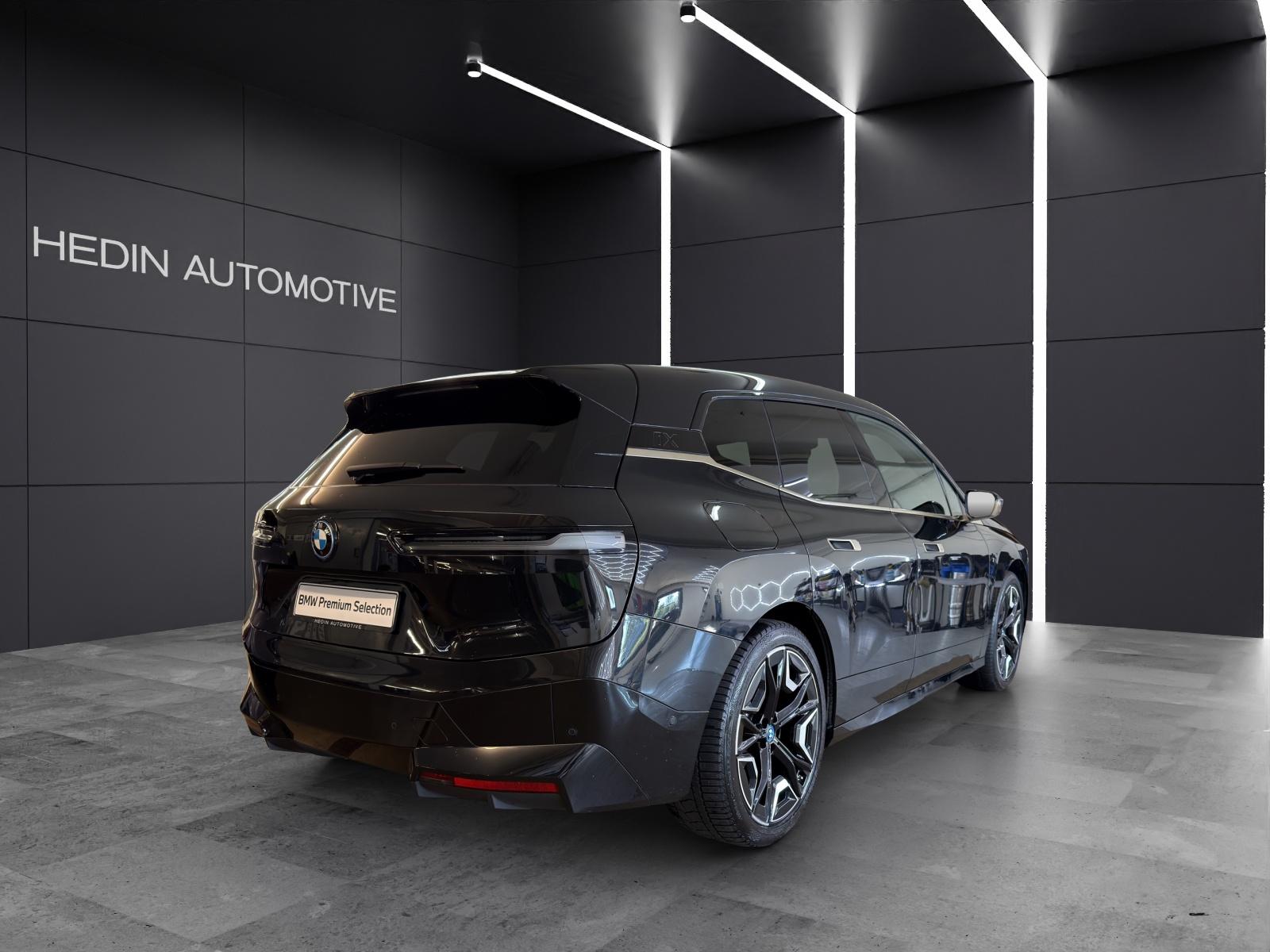 BMW iX xDrive40-image-4
