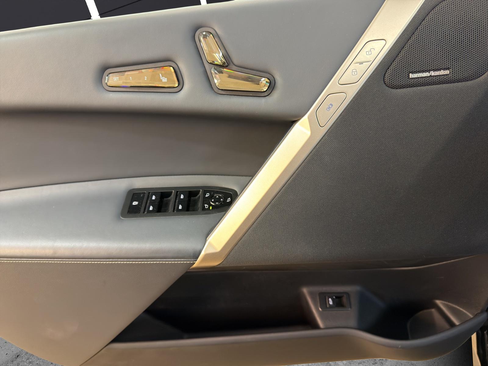 BMW iX xDrive40-image-9