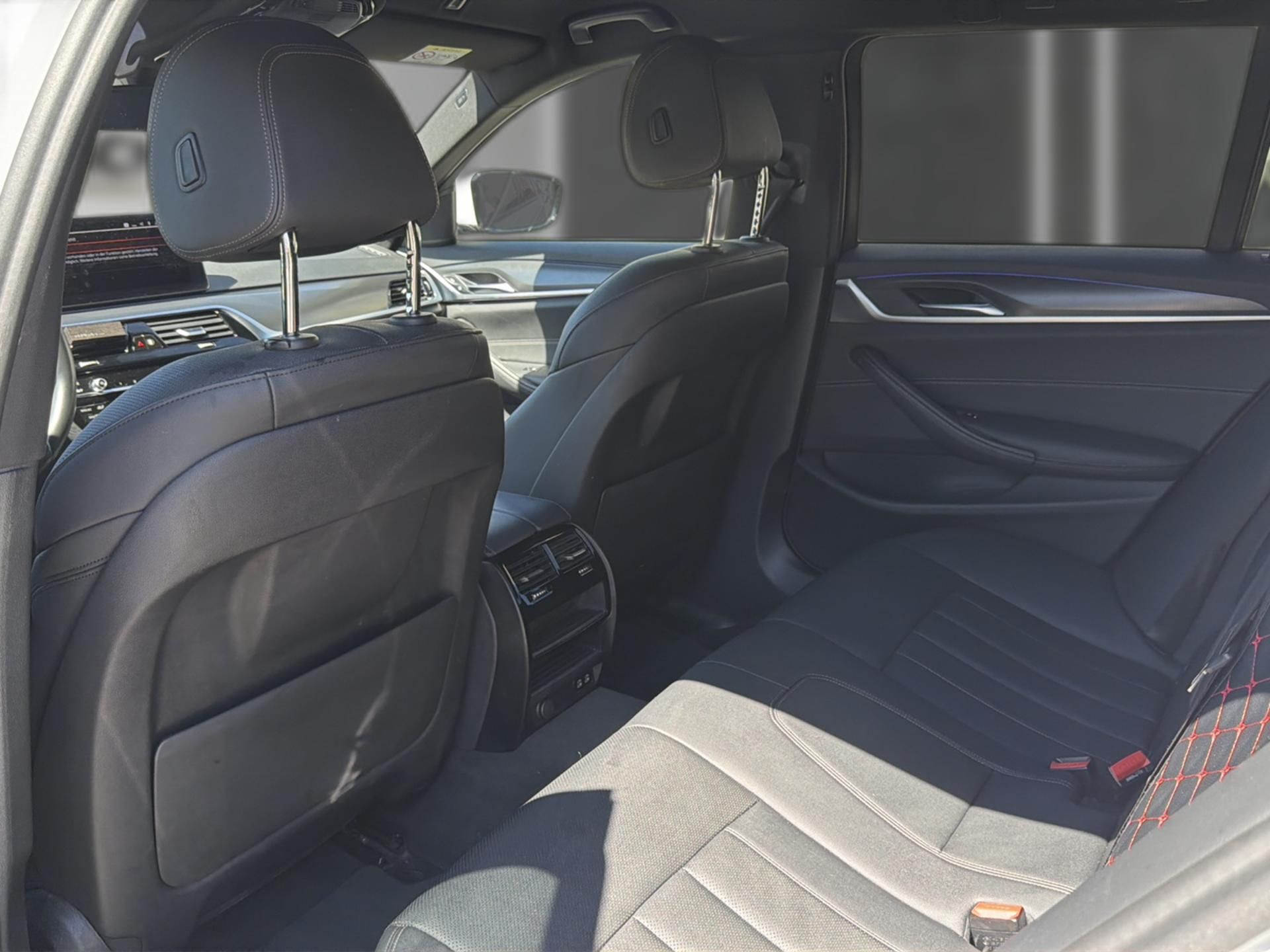 BMW 520 d 48 V Touring Aut.-image-12