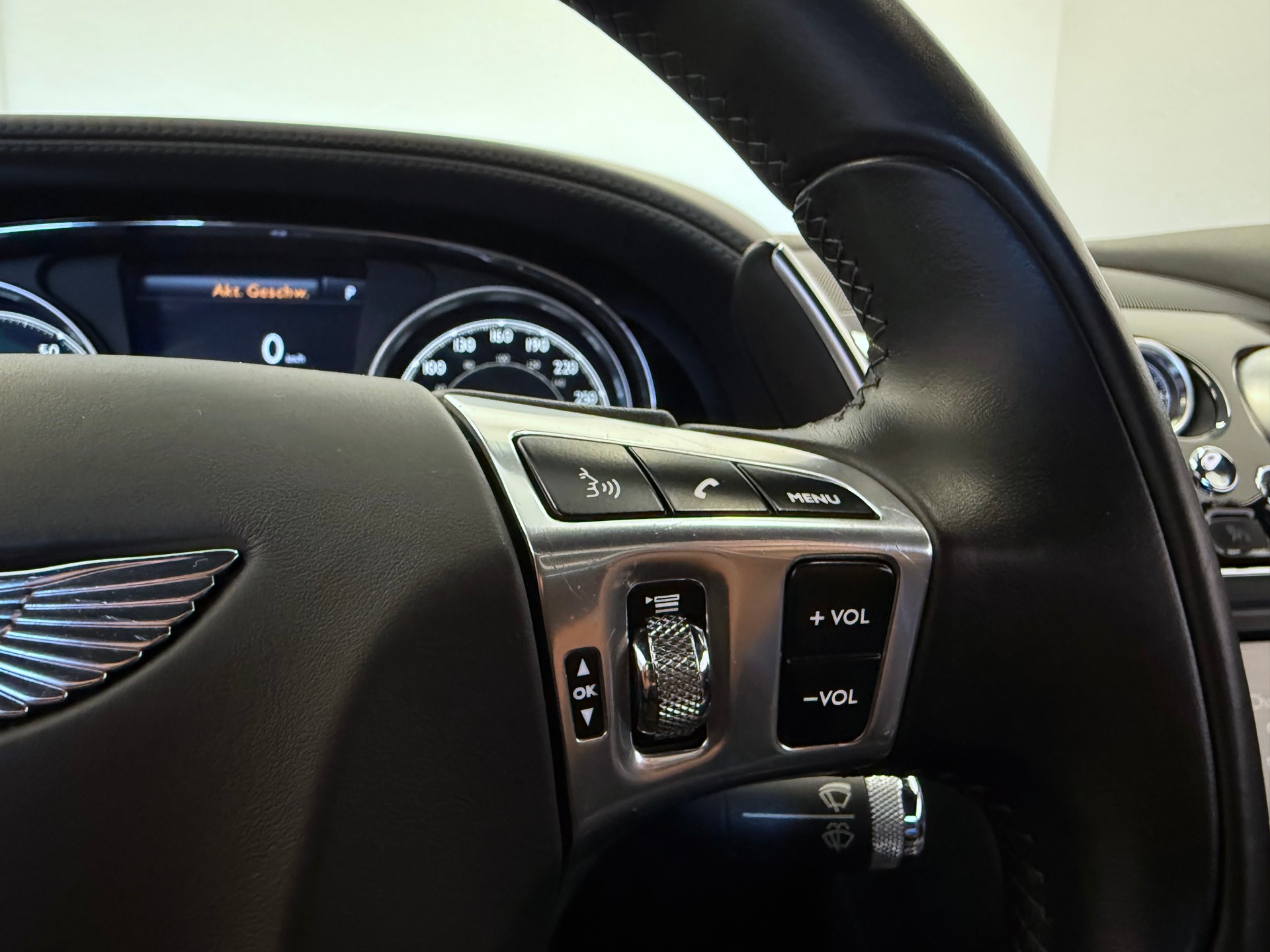 BENTLEY Continental GT 4.0 V8 "ALL BLACK"-image-25