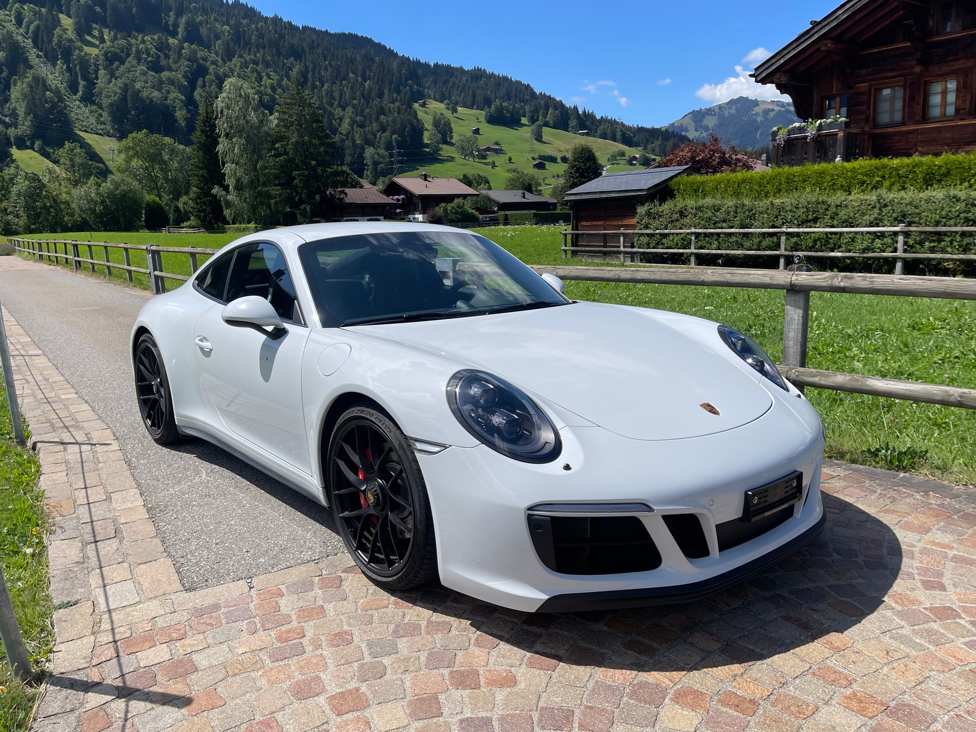 PORSCHE 911 Carrera 4 GTS PDK-image-0