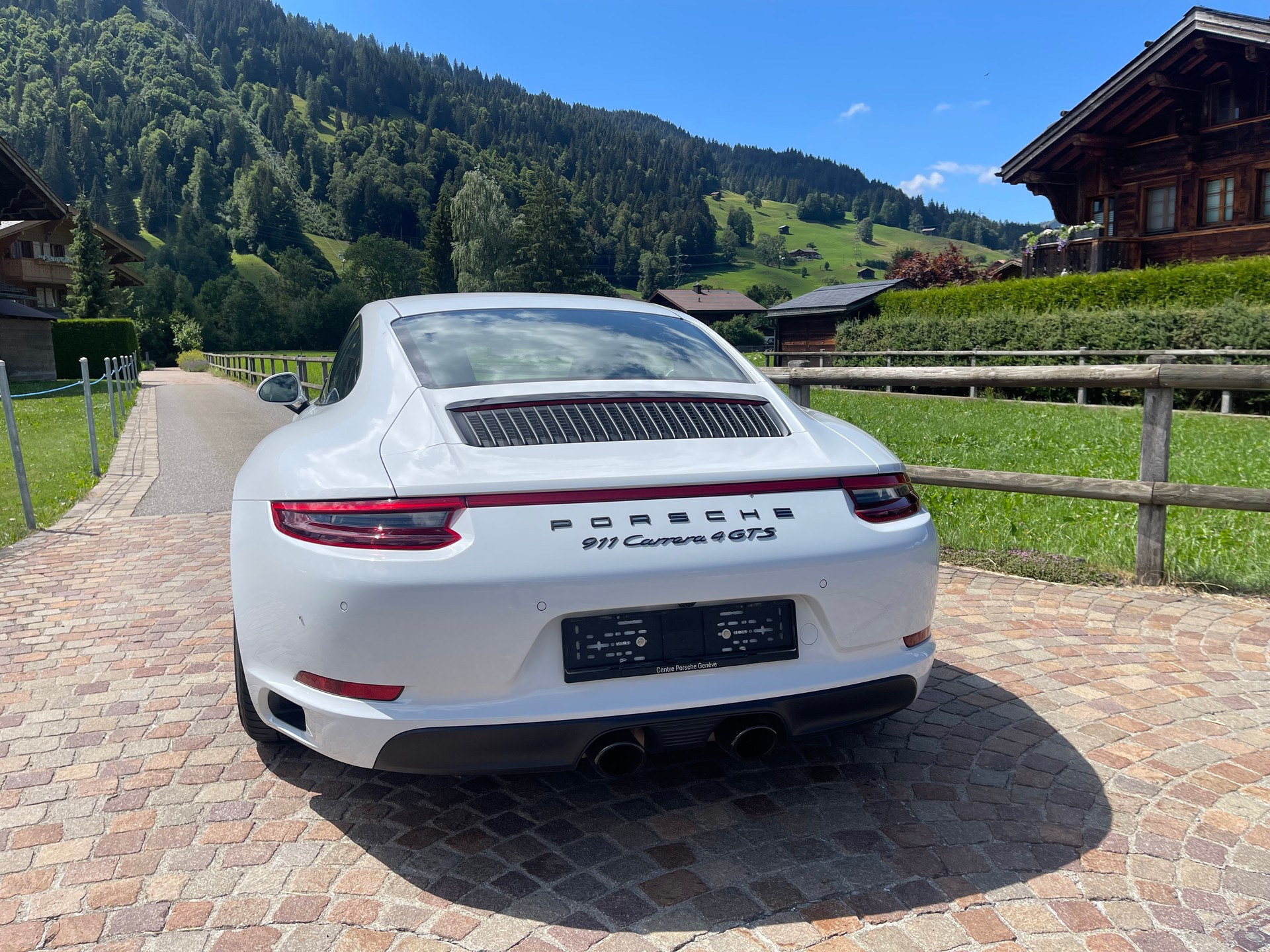 PORSCHE 911 Carrera 4 GTS PDK-image-2
