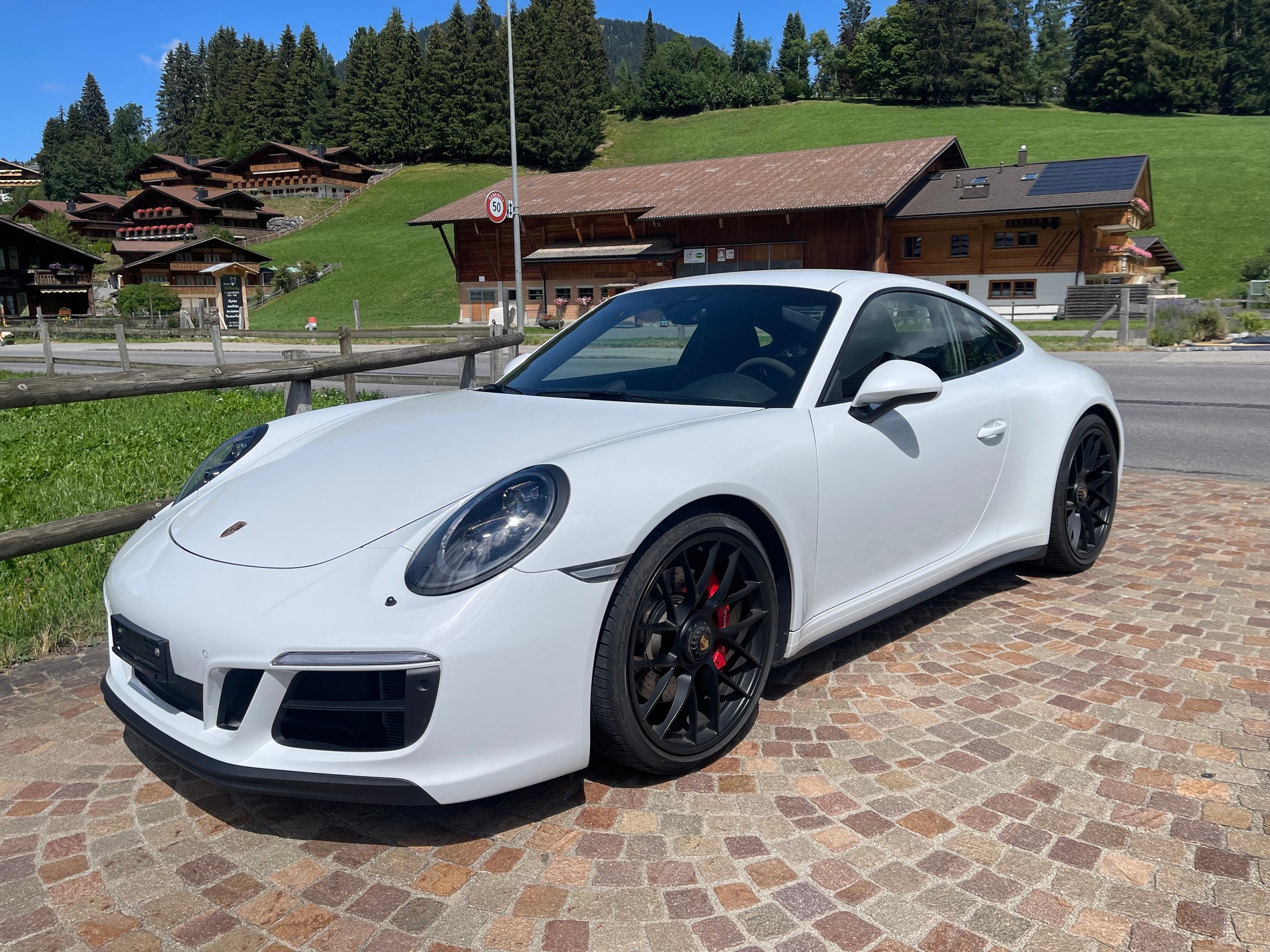 PORSCHE 911 Carrera 4 GTS PDK-image-1