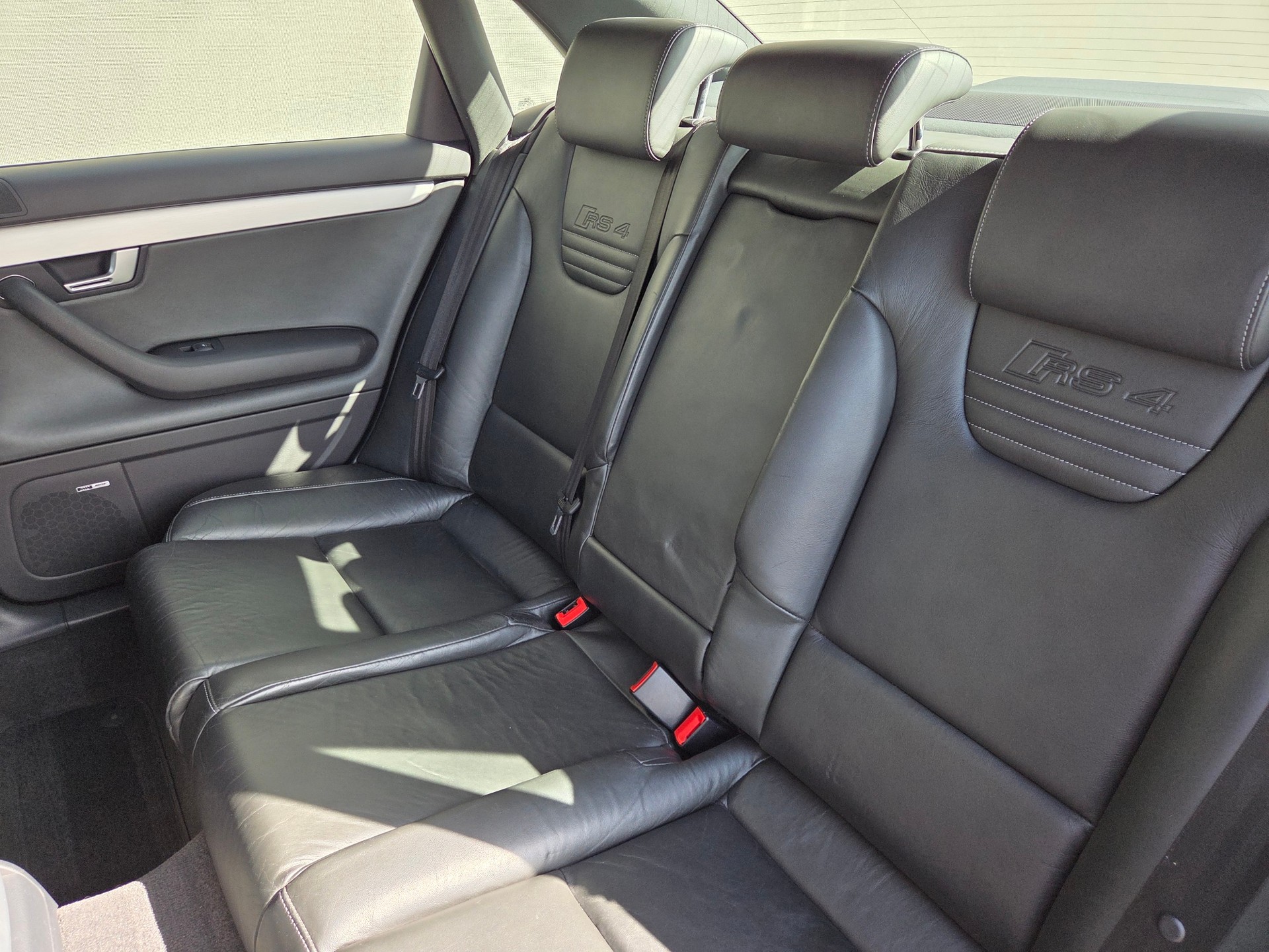 AUDI 4.2 V8 quattro-image-9