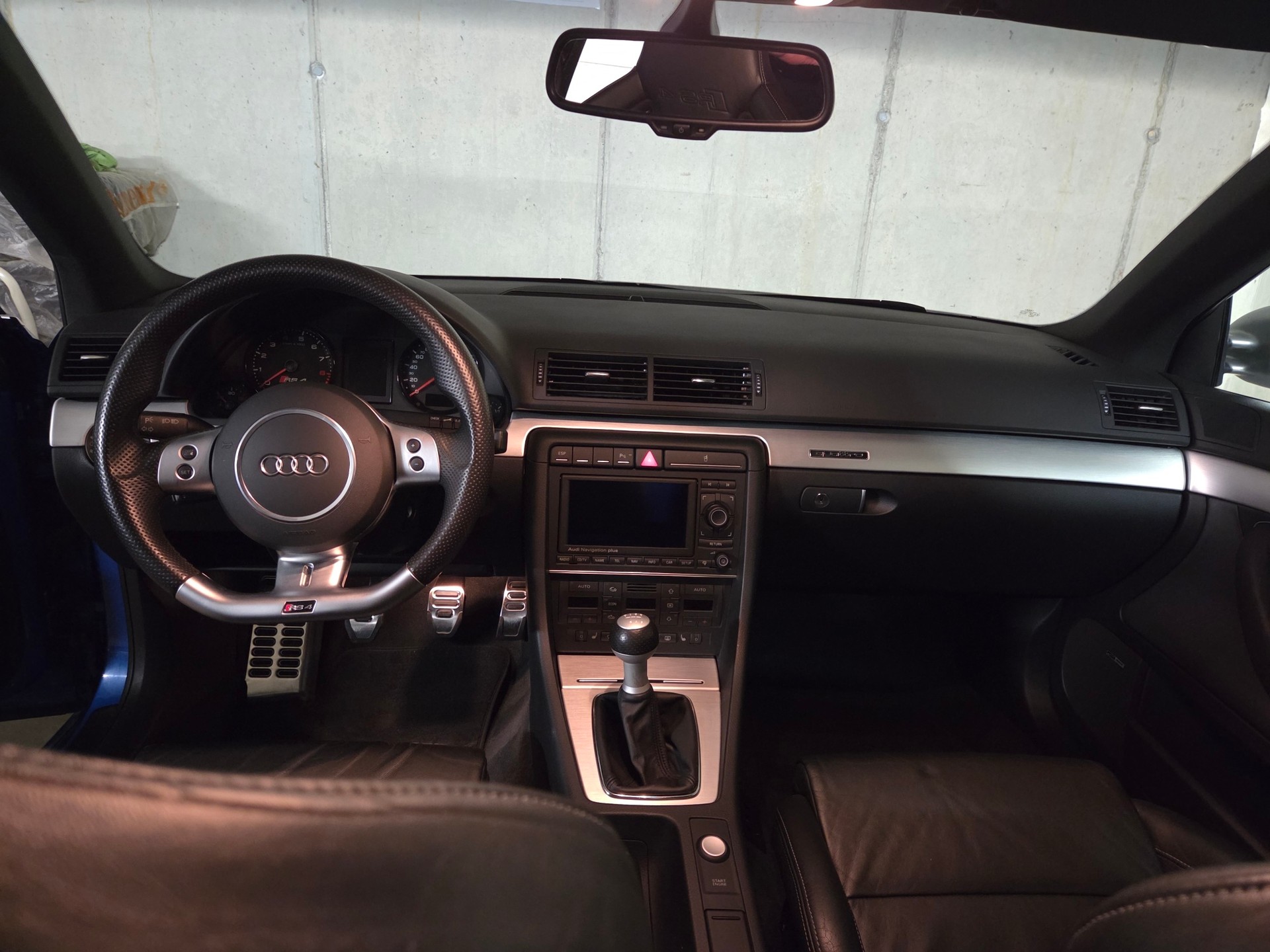 AUDI 4.2 V8 quattro-image-12
