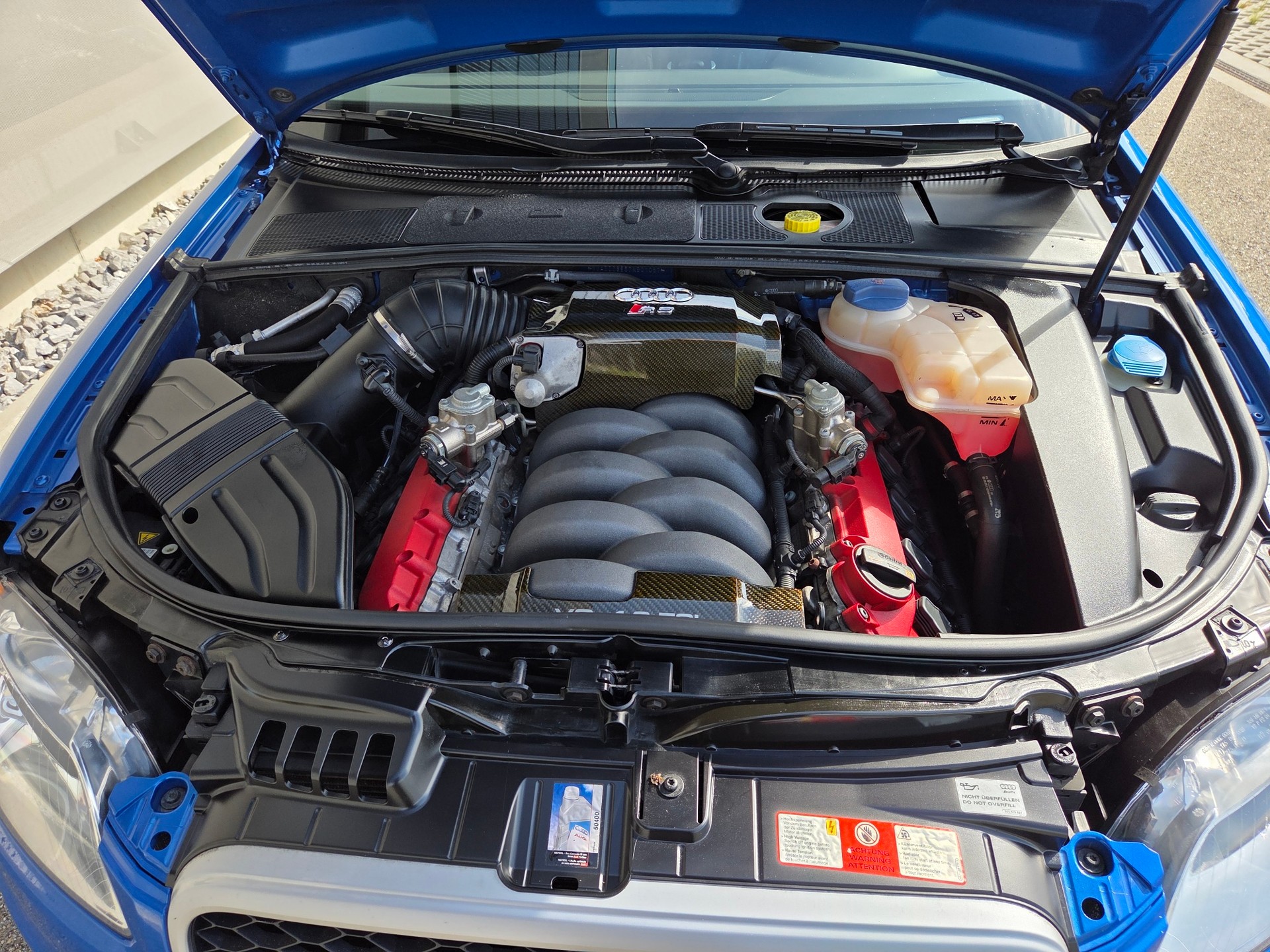 AUDI 4.2 V8 quattro-image-10