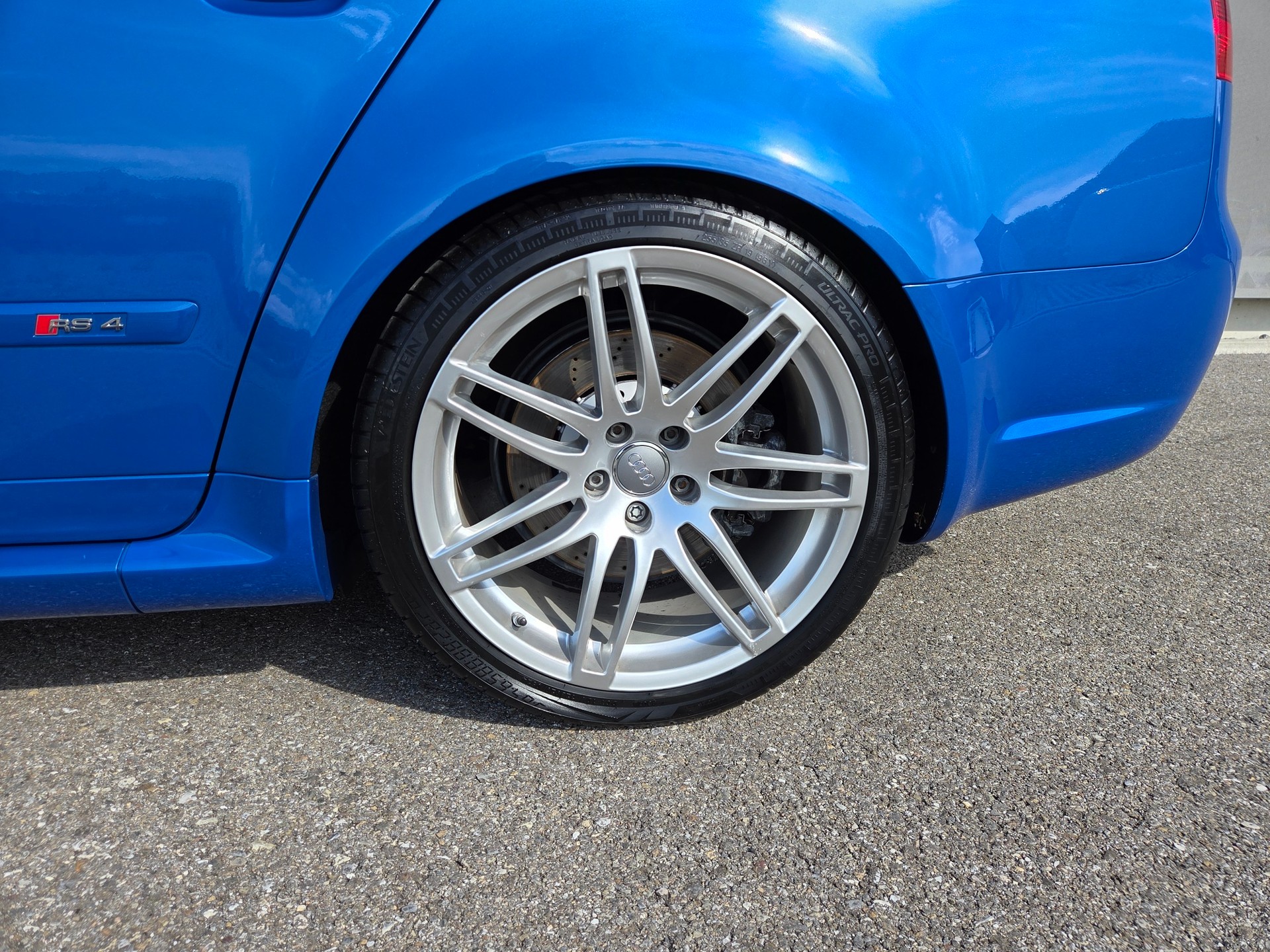 AUDI 4.2 V8 quattro-image-2